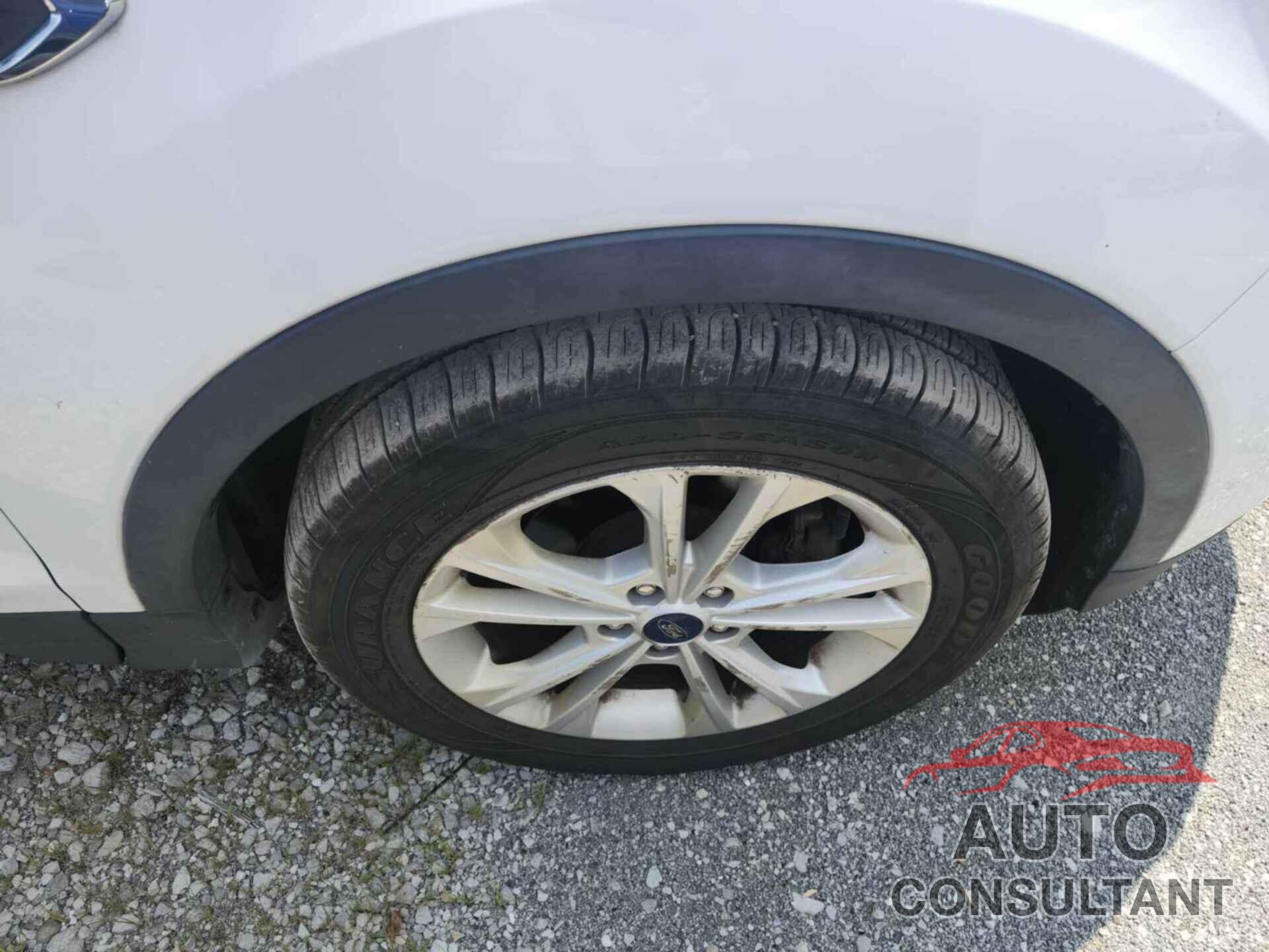 FORD ESCAPE 2019 - 1FMCU0GD8KUC07852