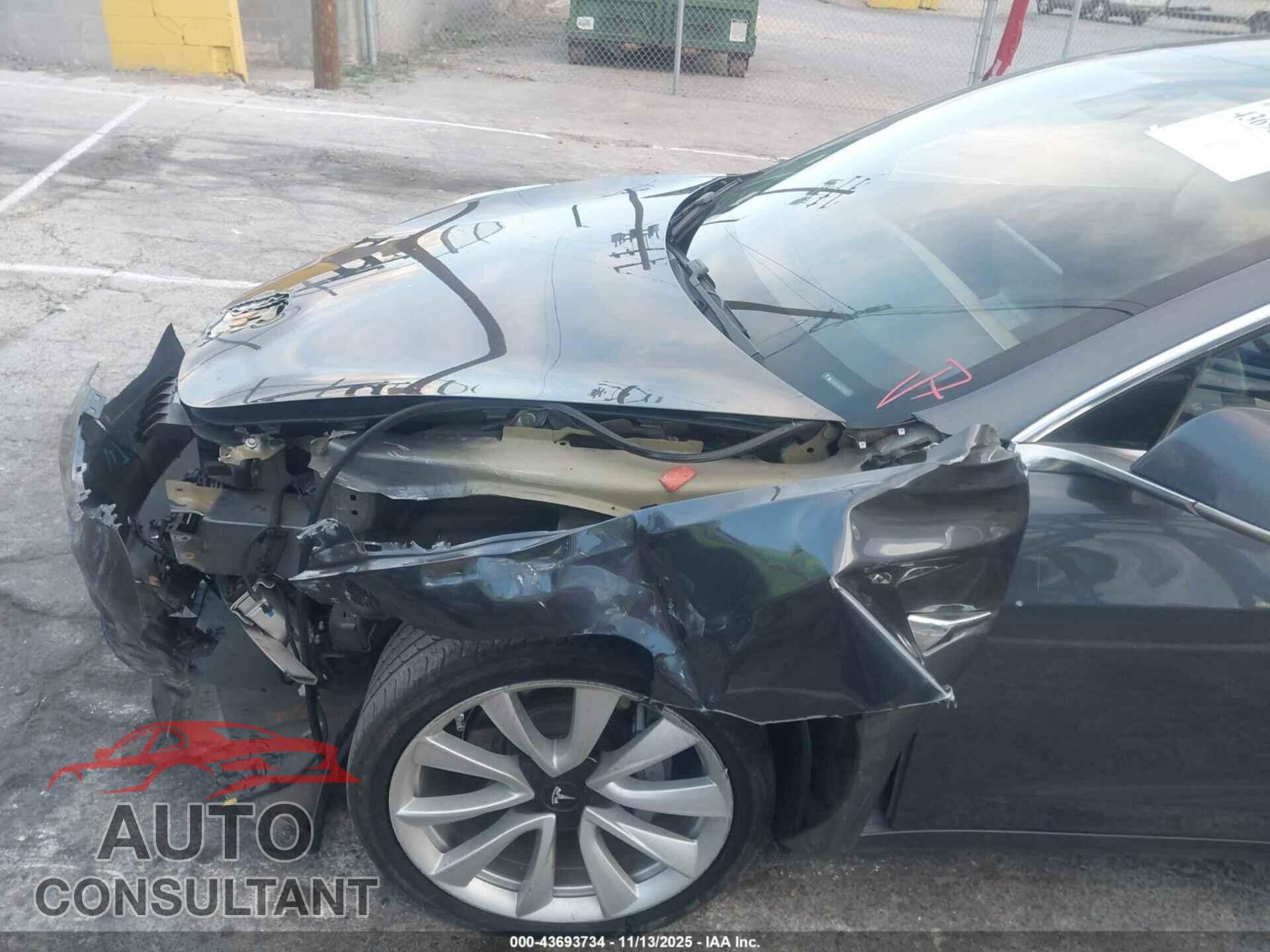 TESLA MODEL 3 2018 - 5YJ3E1EA0JF033217