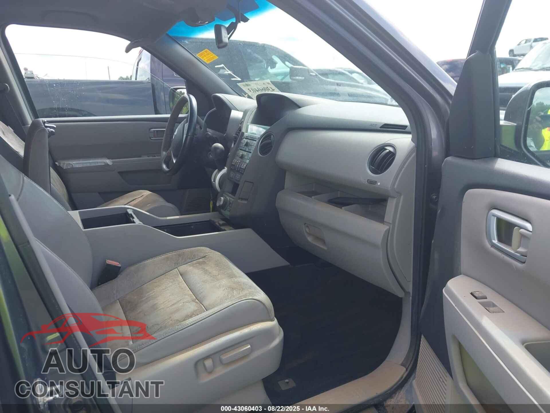 HONDA PILOT 2011 - 5FNYF4H96BB024397