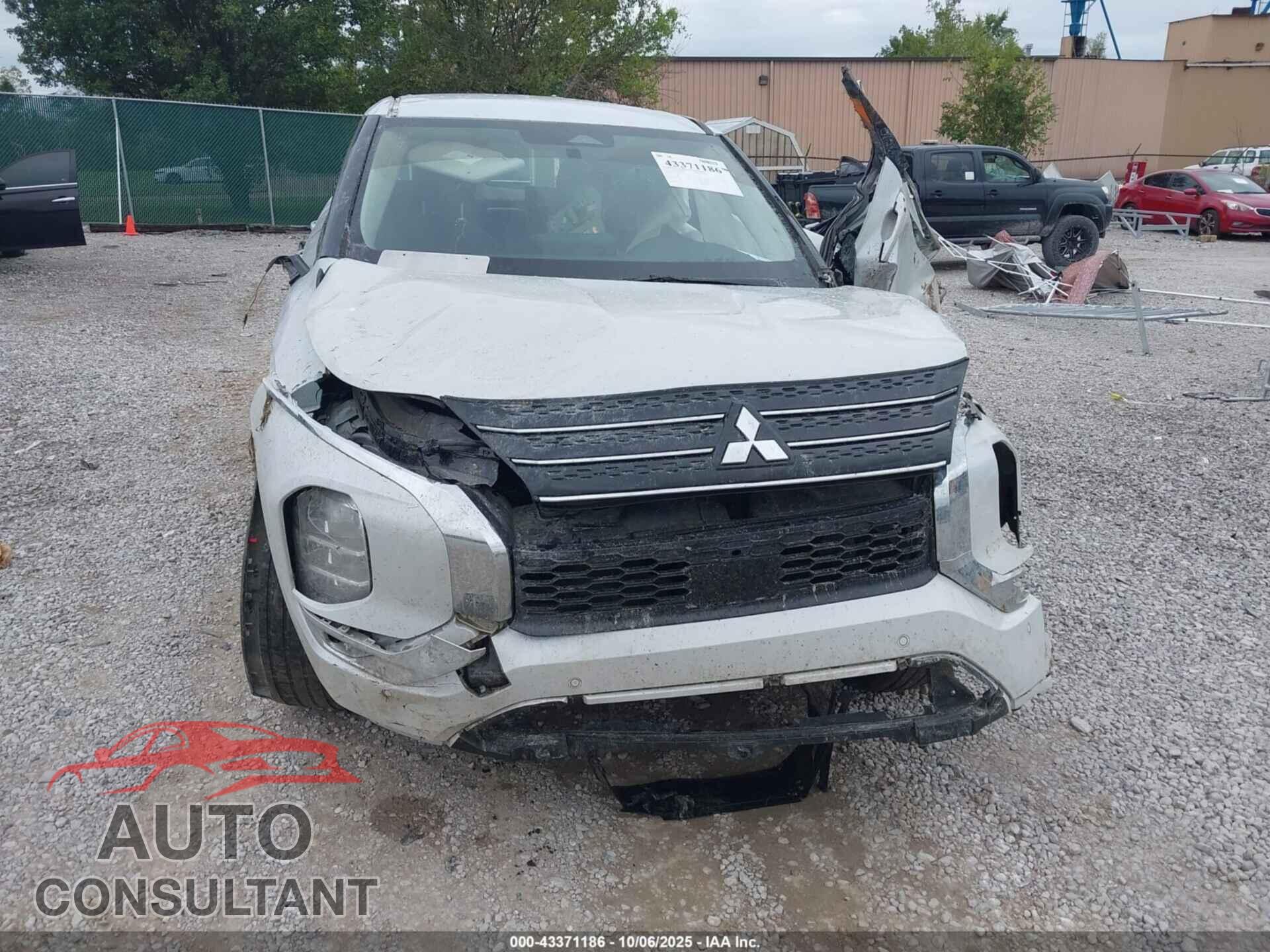 MITSUBISHI OUTLANDER 2022 - JA4J3UA89NZ022437