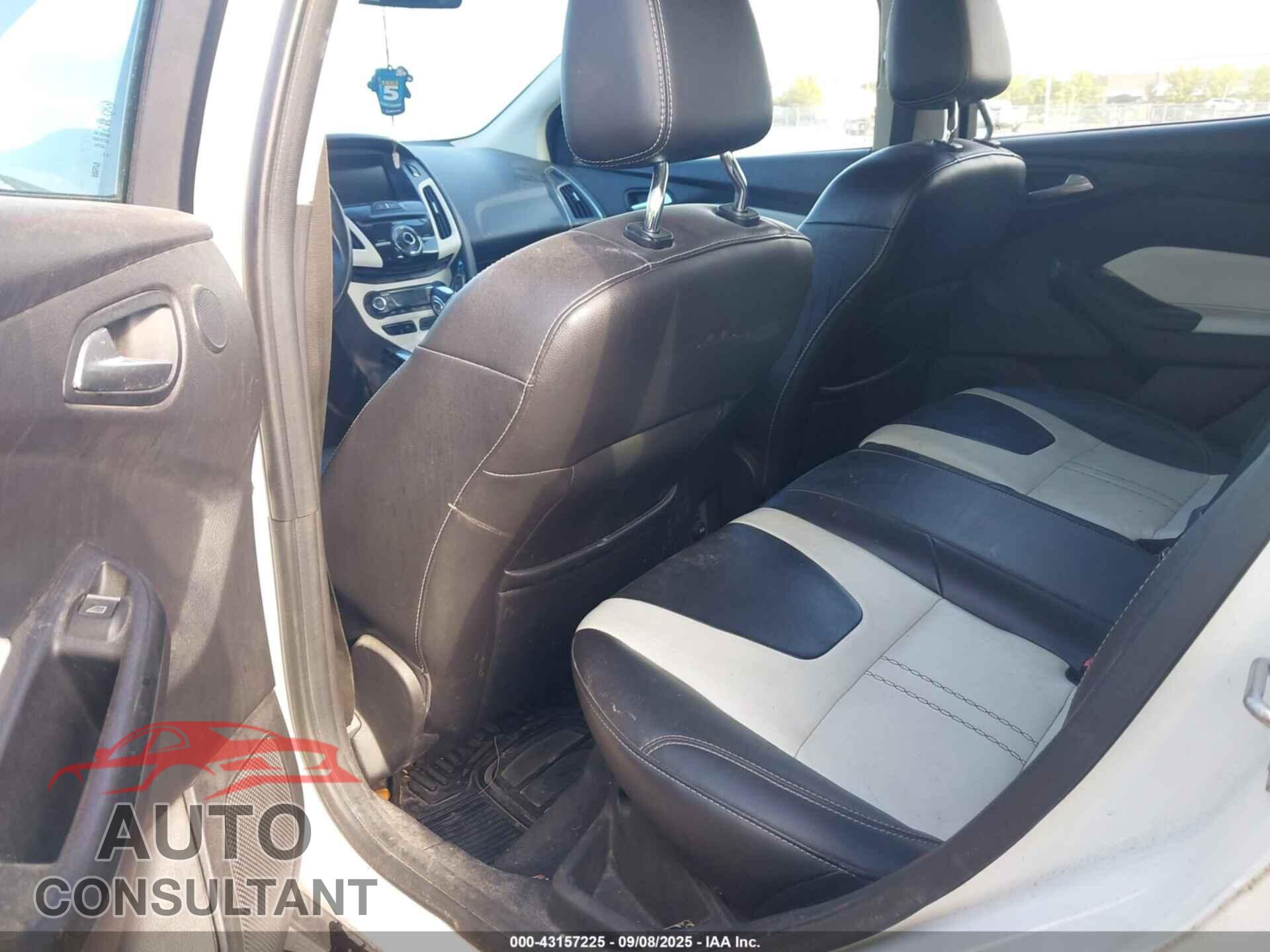 FORD FOCUS 2012 - 1FAHP3N21CL248521