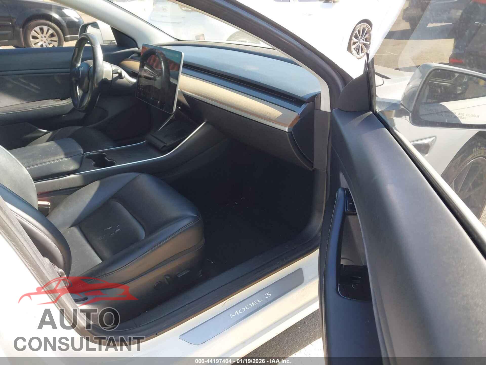 TESLA MODEL 3 2018 - 5YJ3E1EB5JF067209