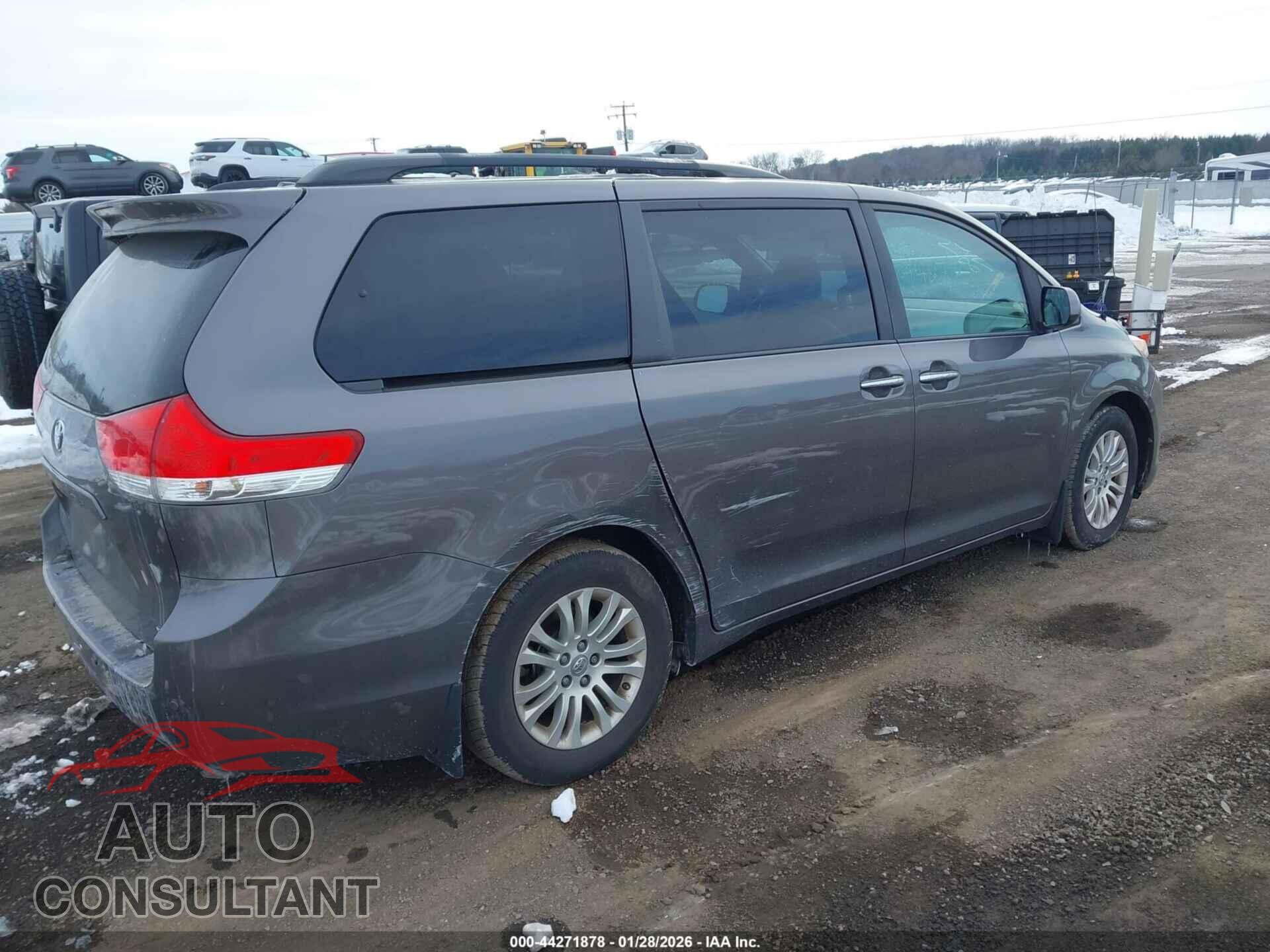 TOYOTA SIENNA 2013 - 5TDYK3DC8DS372997