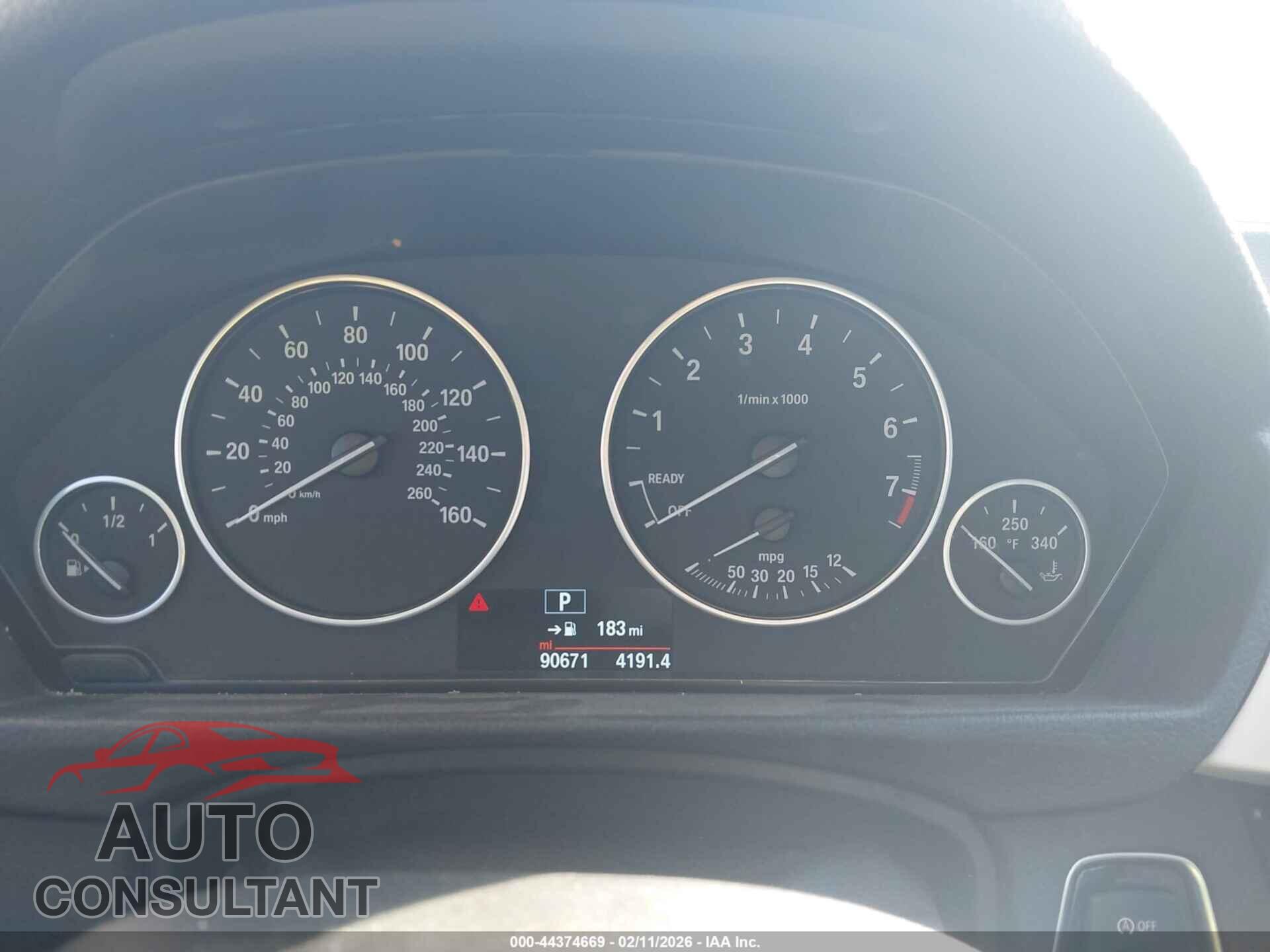 BMW 320I 2016 - WBA8E5G58GNU21235