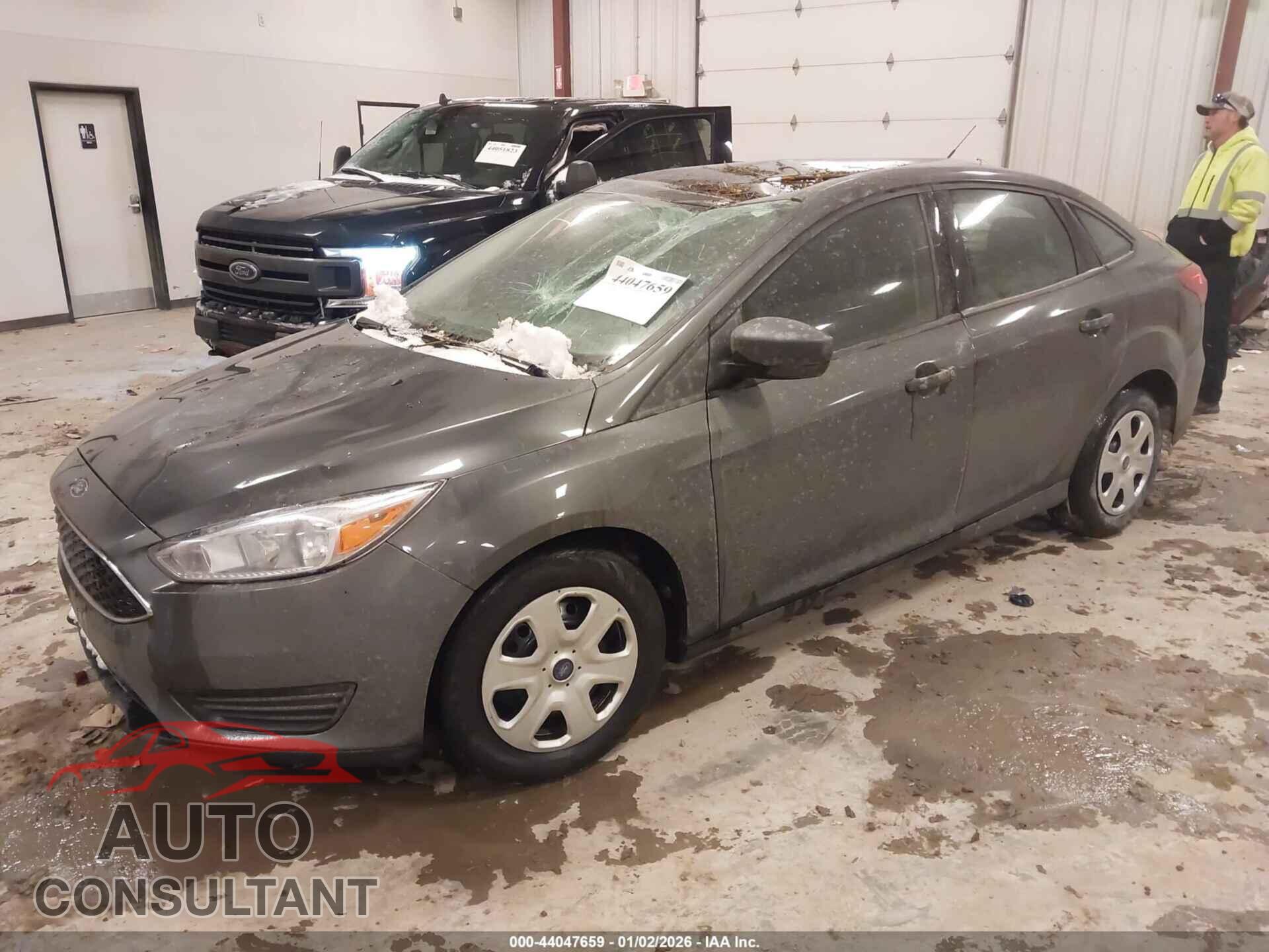 FORD FOCUS 2017 - 1FADP3E29HL323617