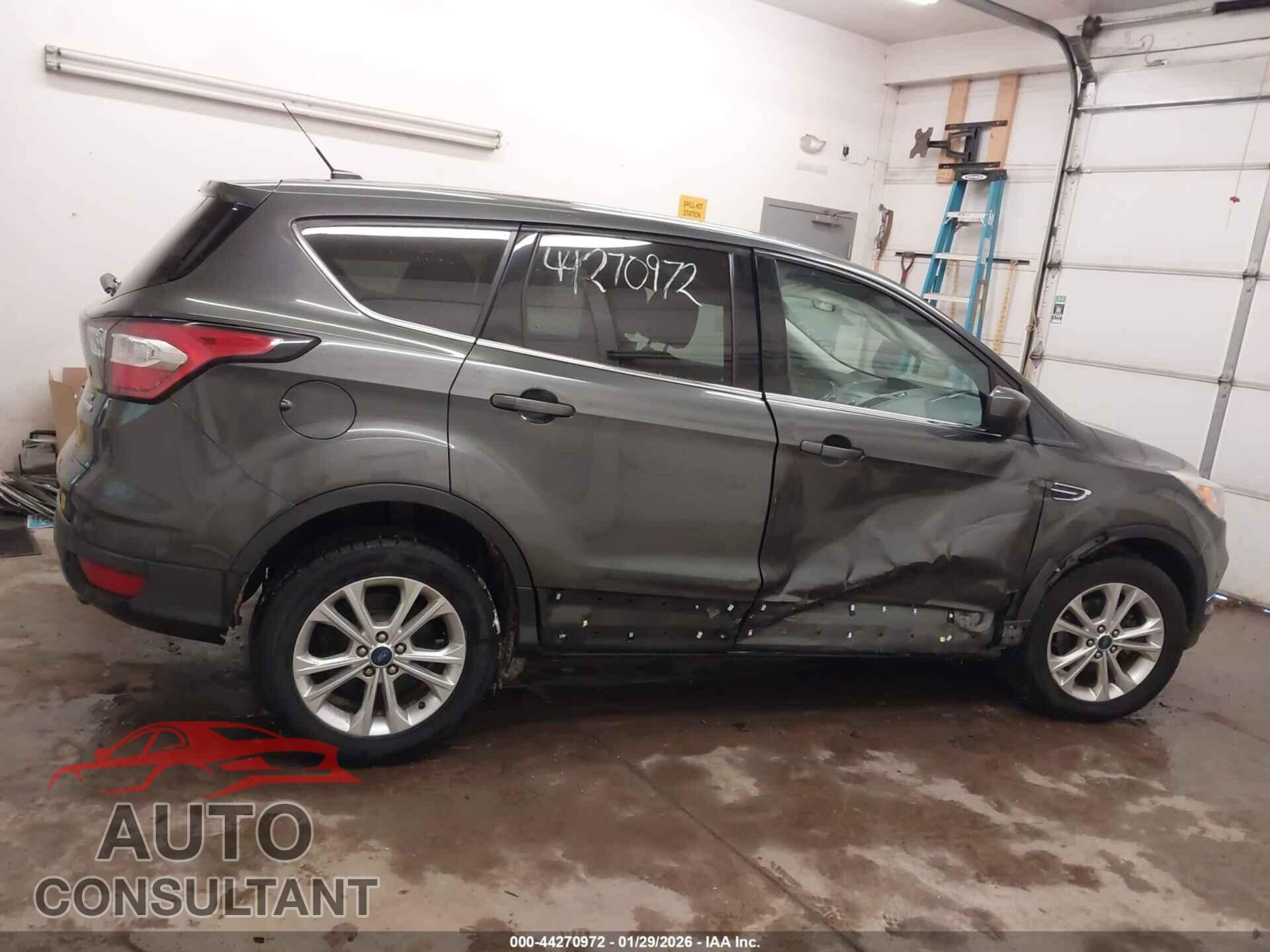 FORD ESCAPE 2017 - 1FMCU0GD8HUE88317