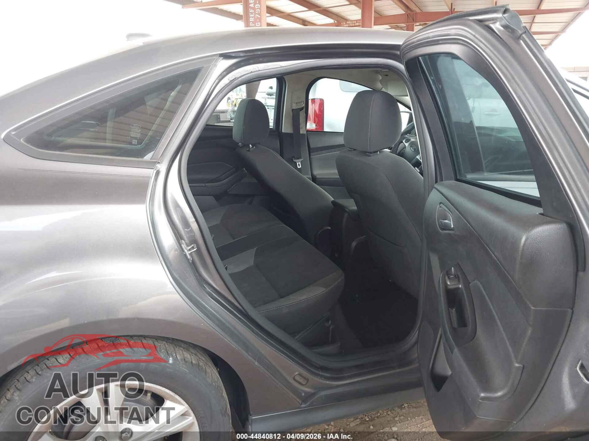 FORD FOCUS 2014 - 1FADP3F27EL461733
