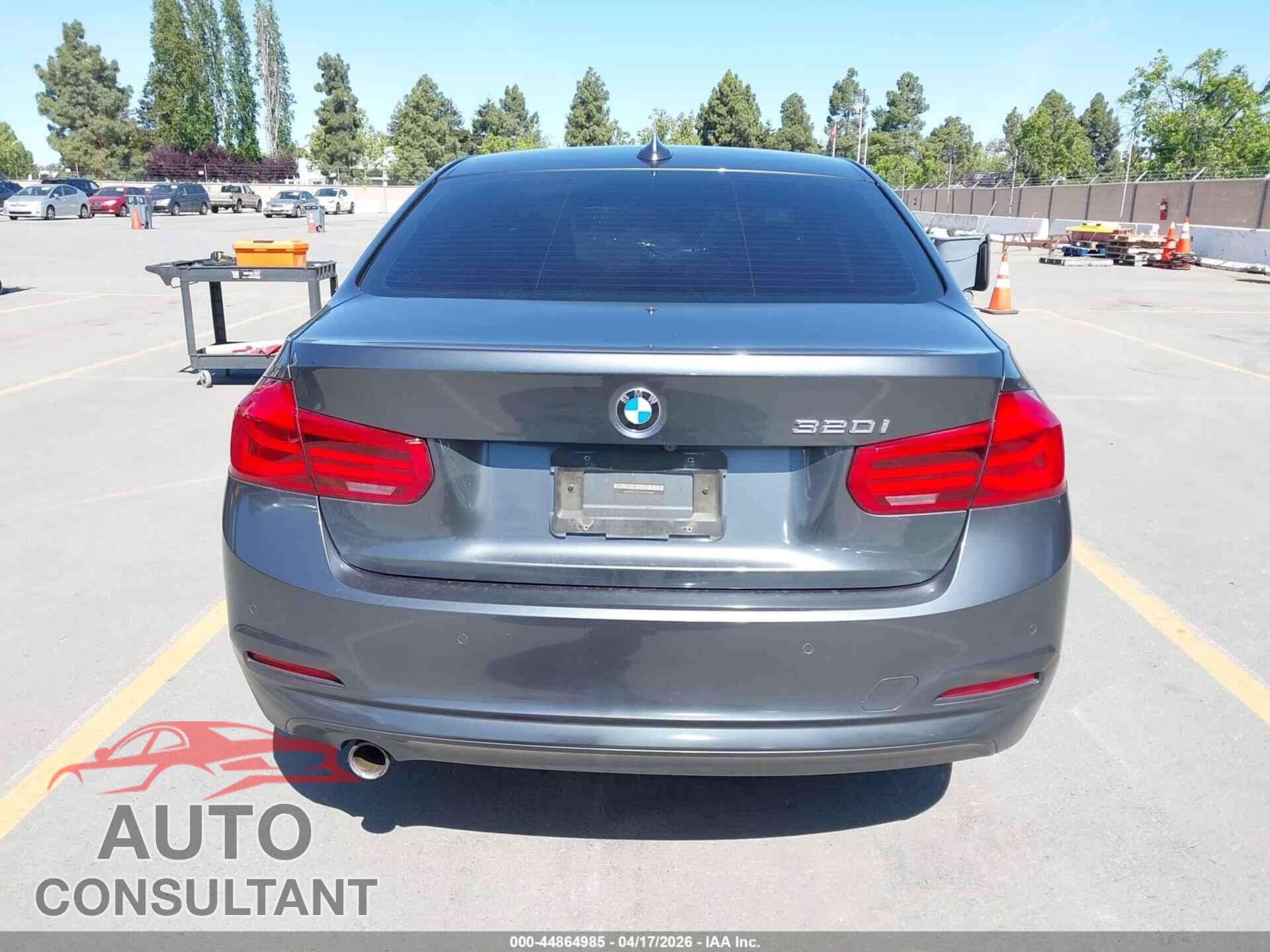 BMW 320I 2016 - WBA8E1G57GNT34600