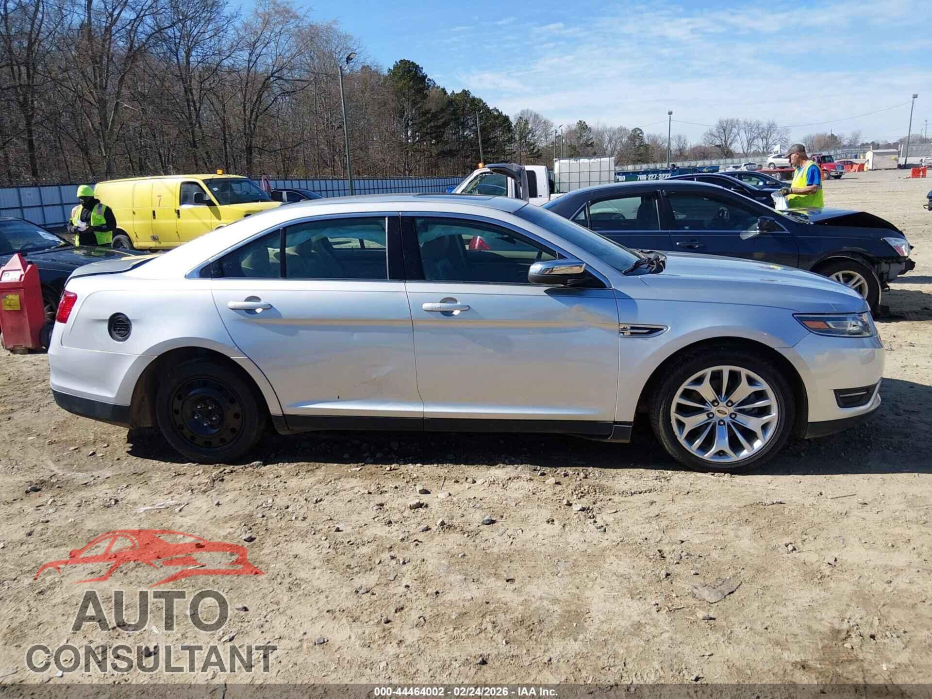FORD TAURUS 2019 - 1FAHP2F81KG118517