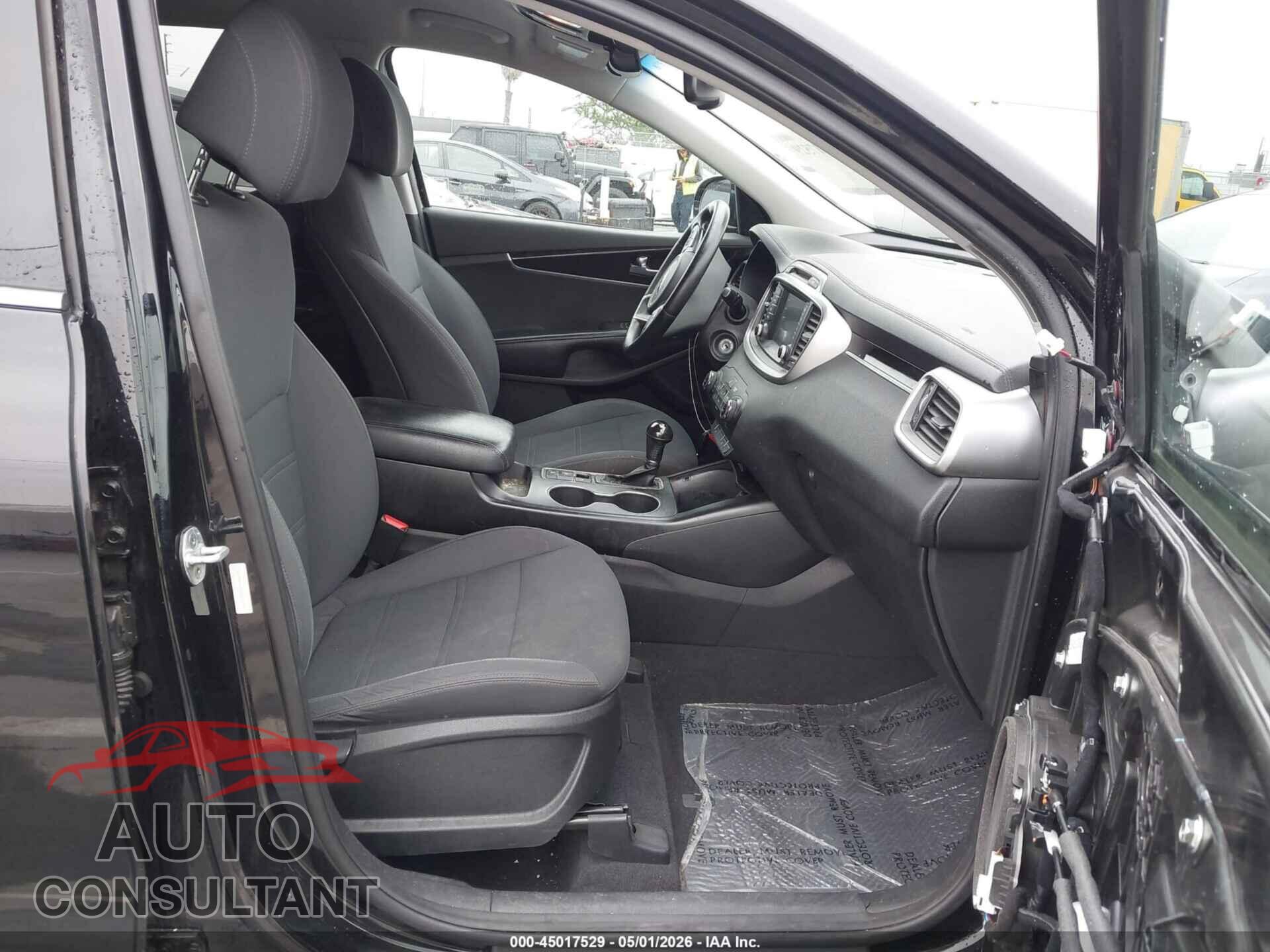 KIA SORENTO 2017 - 5XYPG4A30HG282771
