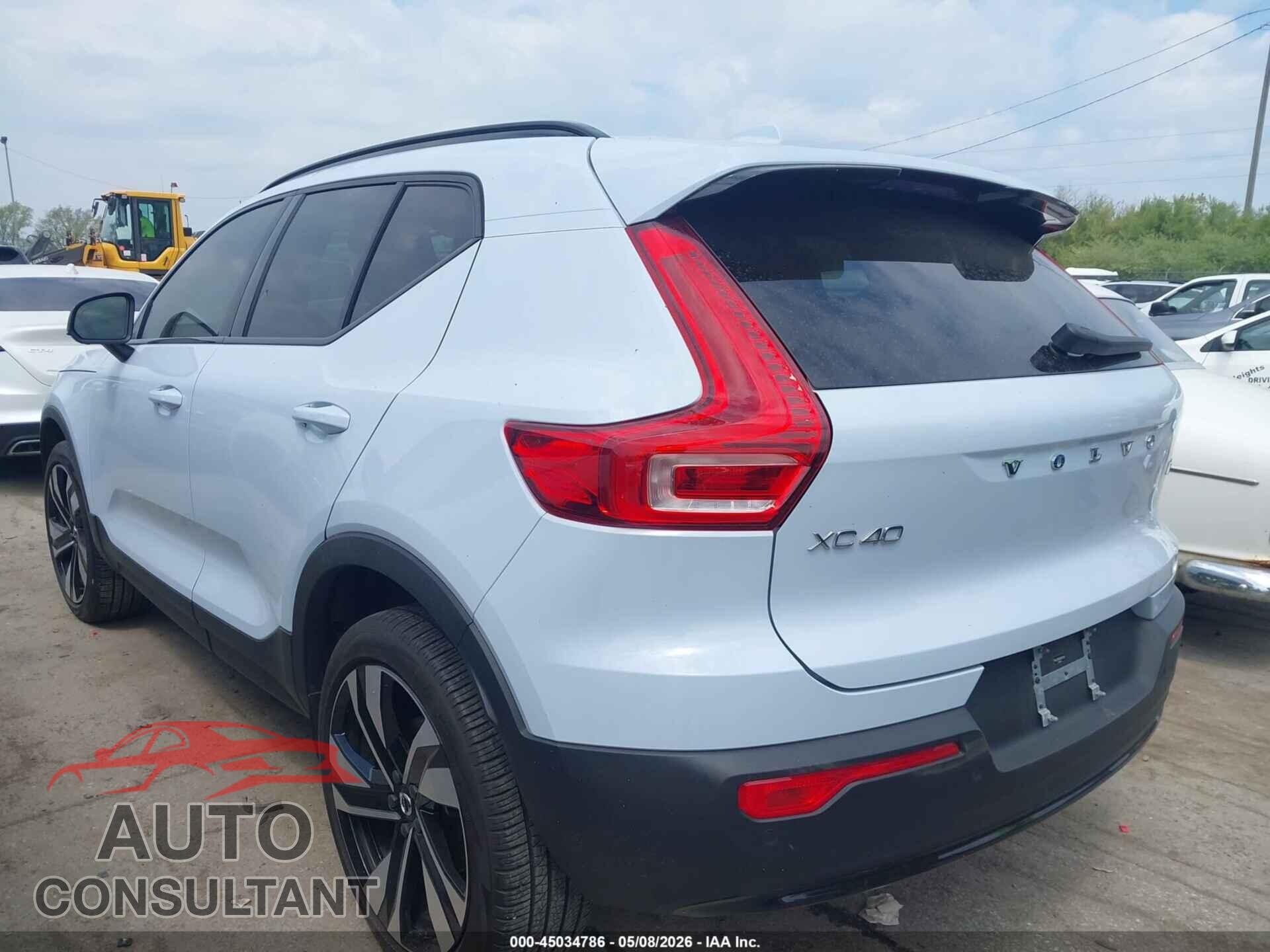VOLVO XC40 2025 - YV4L12UC5S2467199