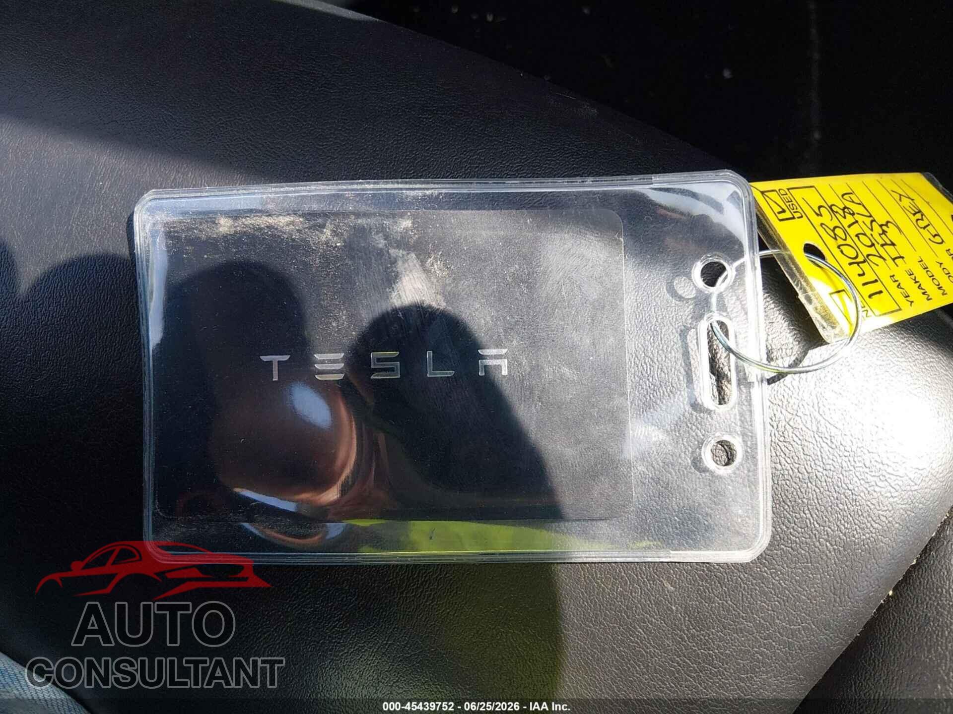 TESLA MODEL 3 2018 - 5YJ3E1EB8JF114085