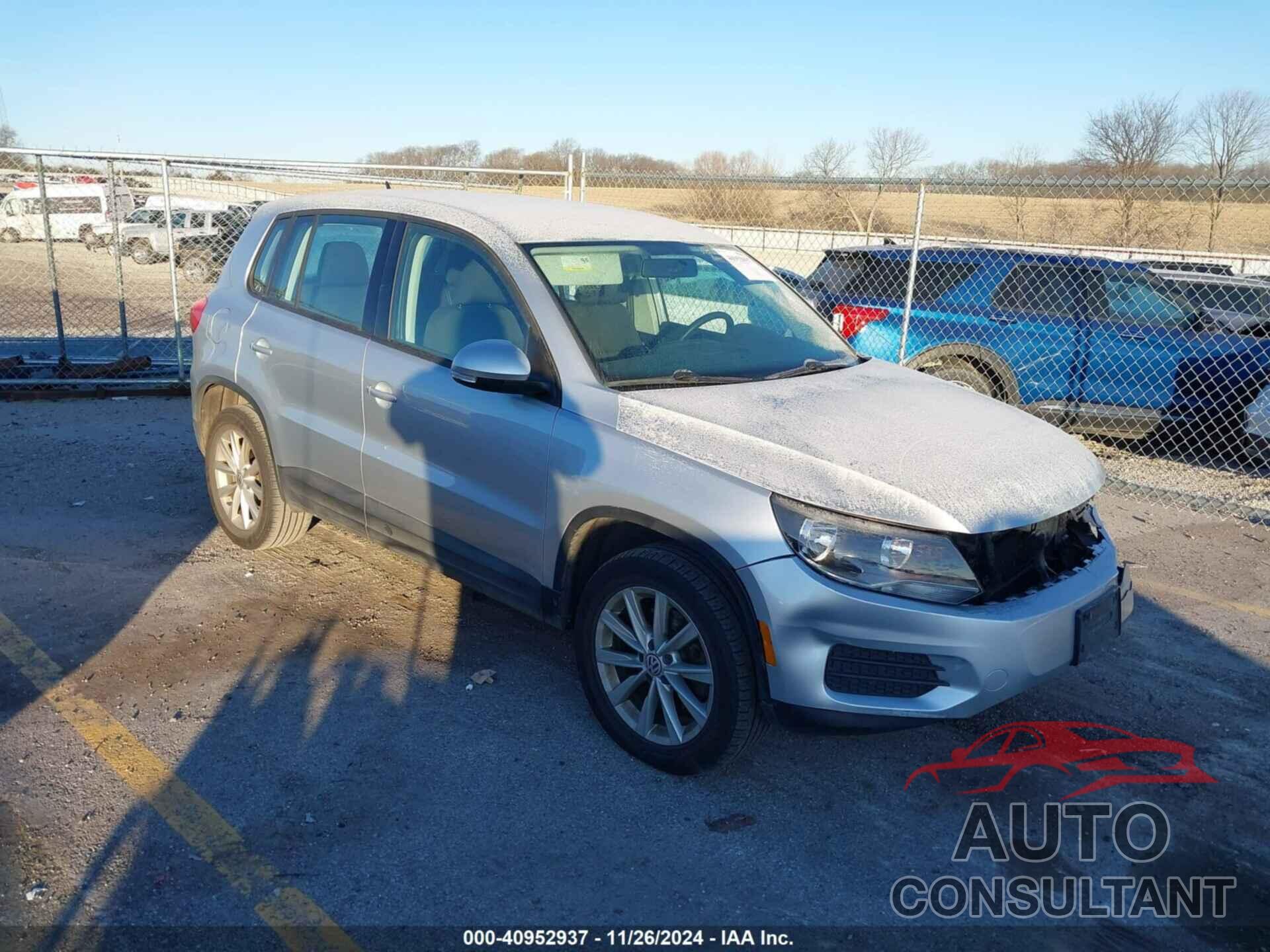 VOLKSWAGEN TIGUAN 2017 - WVGAV7AX1HK044434