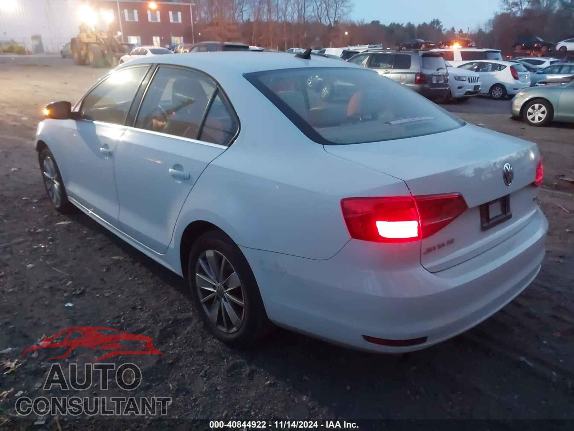 VOLKSWAGEN JETTA 2015 - 3VWD17AJ5FM356896