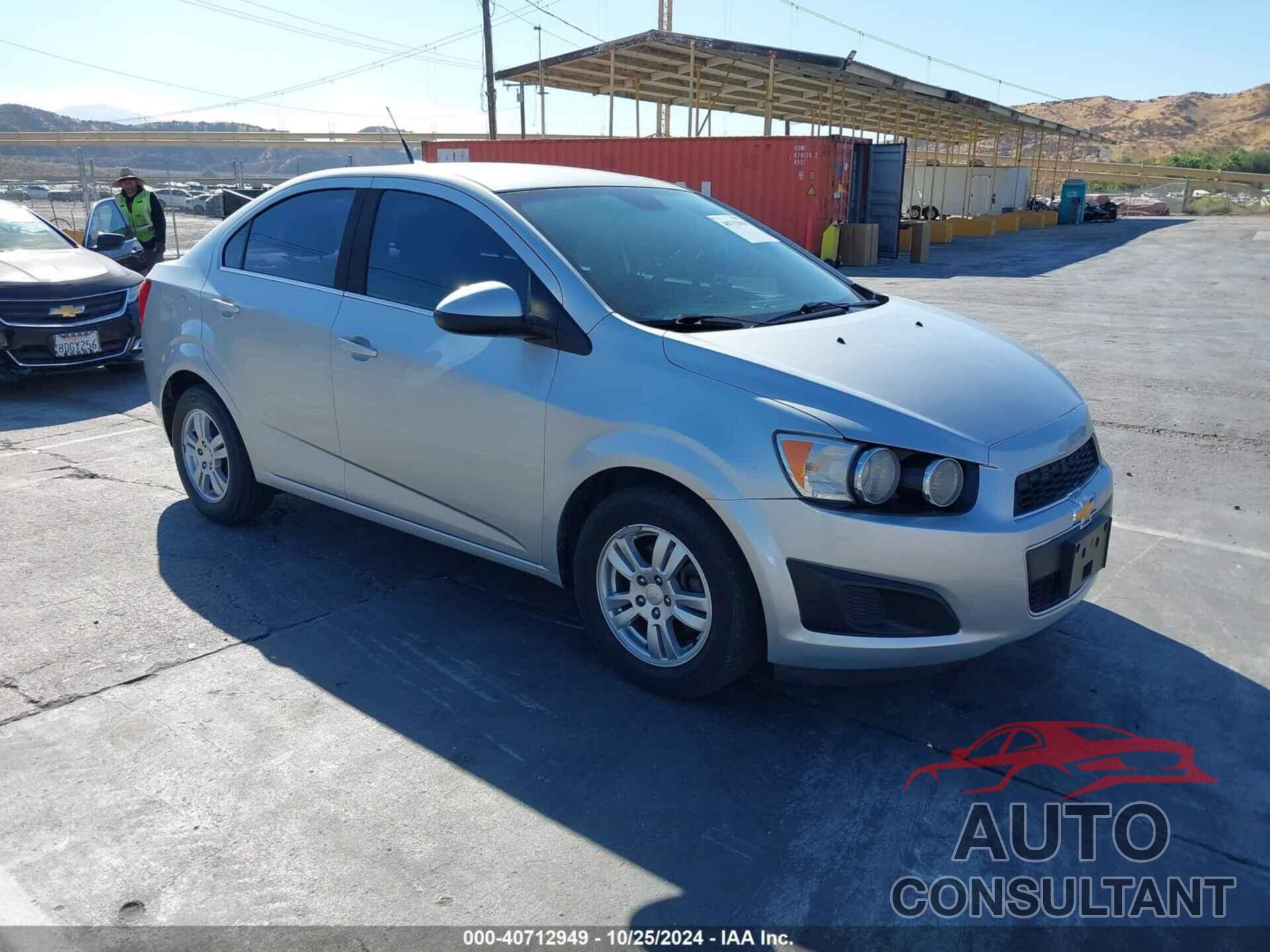 CHEVROLET SONIC 2013 - 1G1JC5SH7D4176613