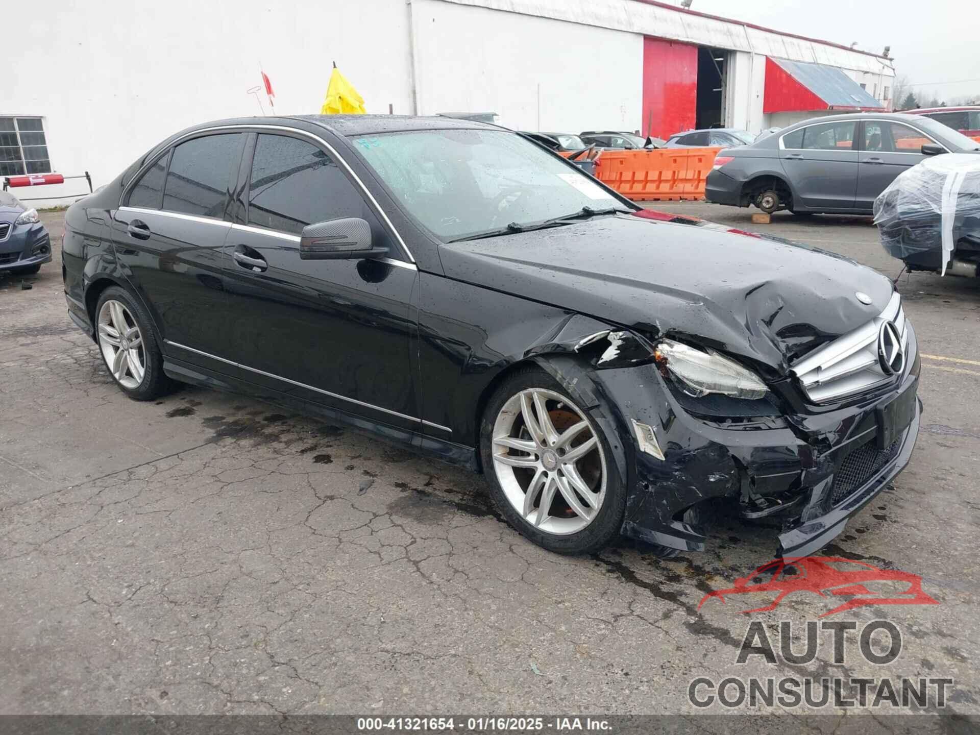 MERCEDES-BENZ C 300 2011 - WDDGF8BB2BR184758