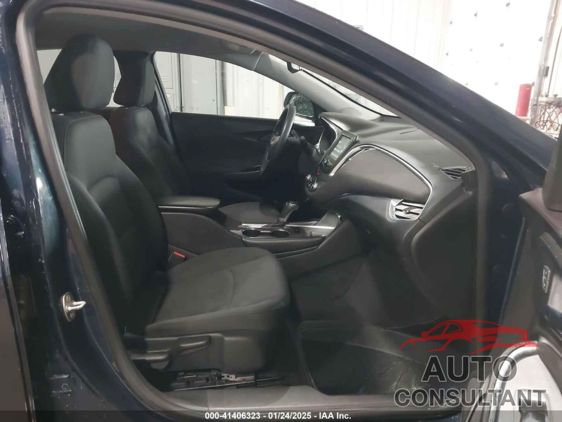 CHEVROLET MALIBU 2017 - 1G1ZE5ST5HF137689