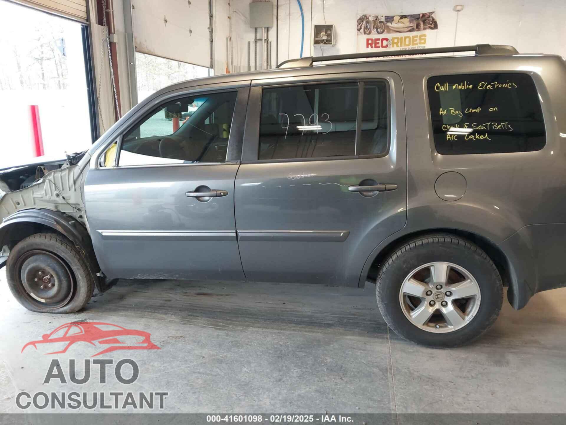 HONDA PILOT 2011 - 5FNYF4H65BB024672