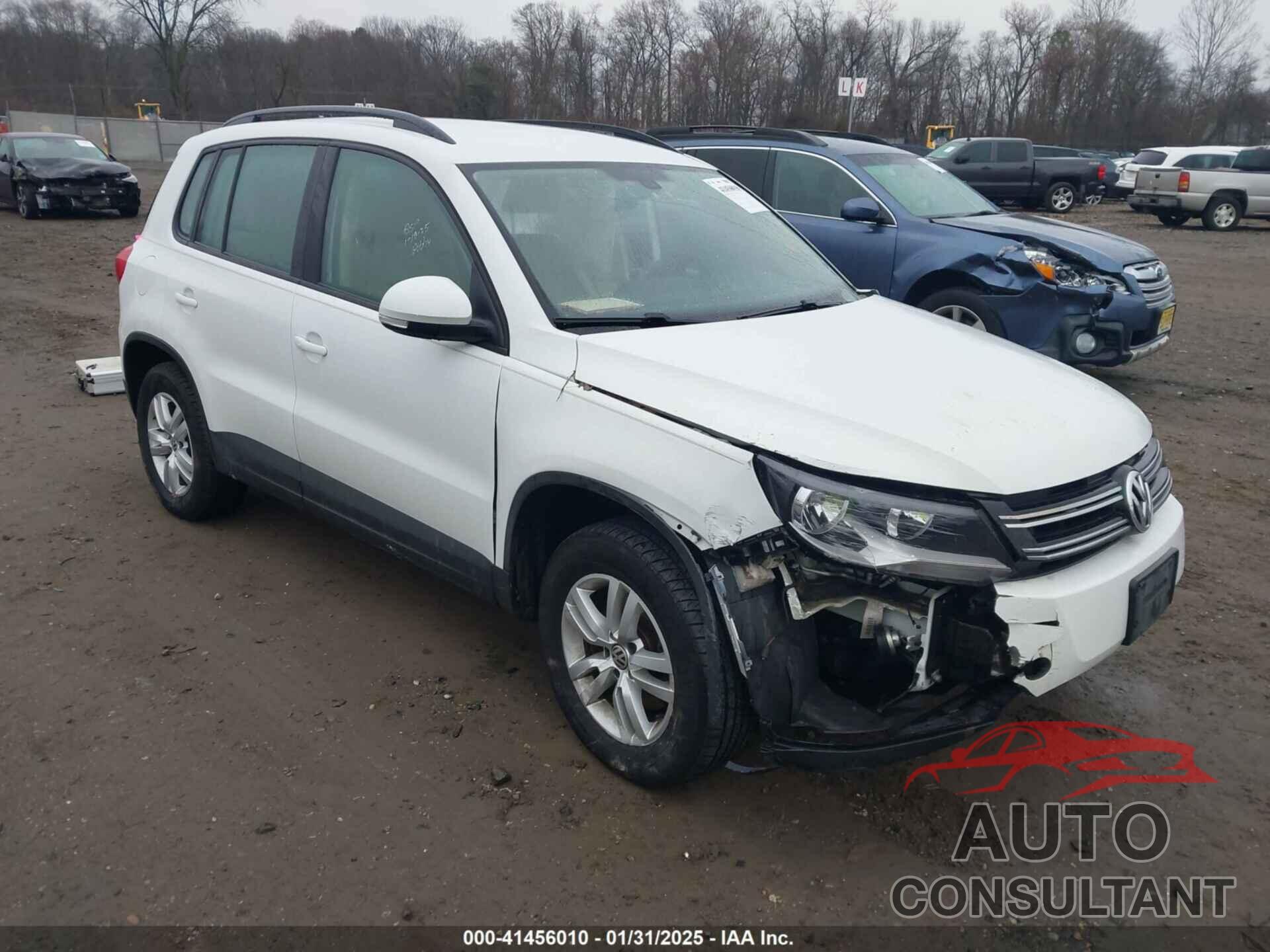 VOLKSWAGEN TIGUAN 2017 - WVGBV7AX5HK033182