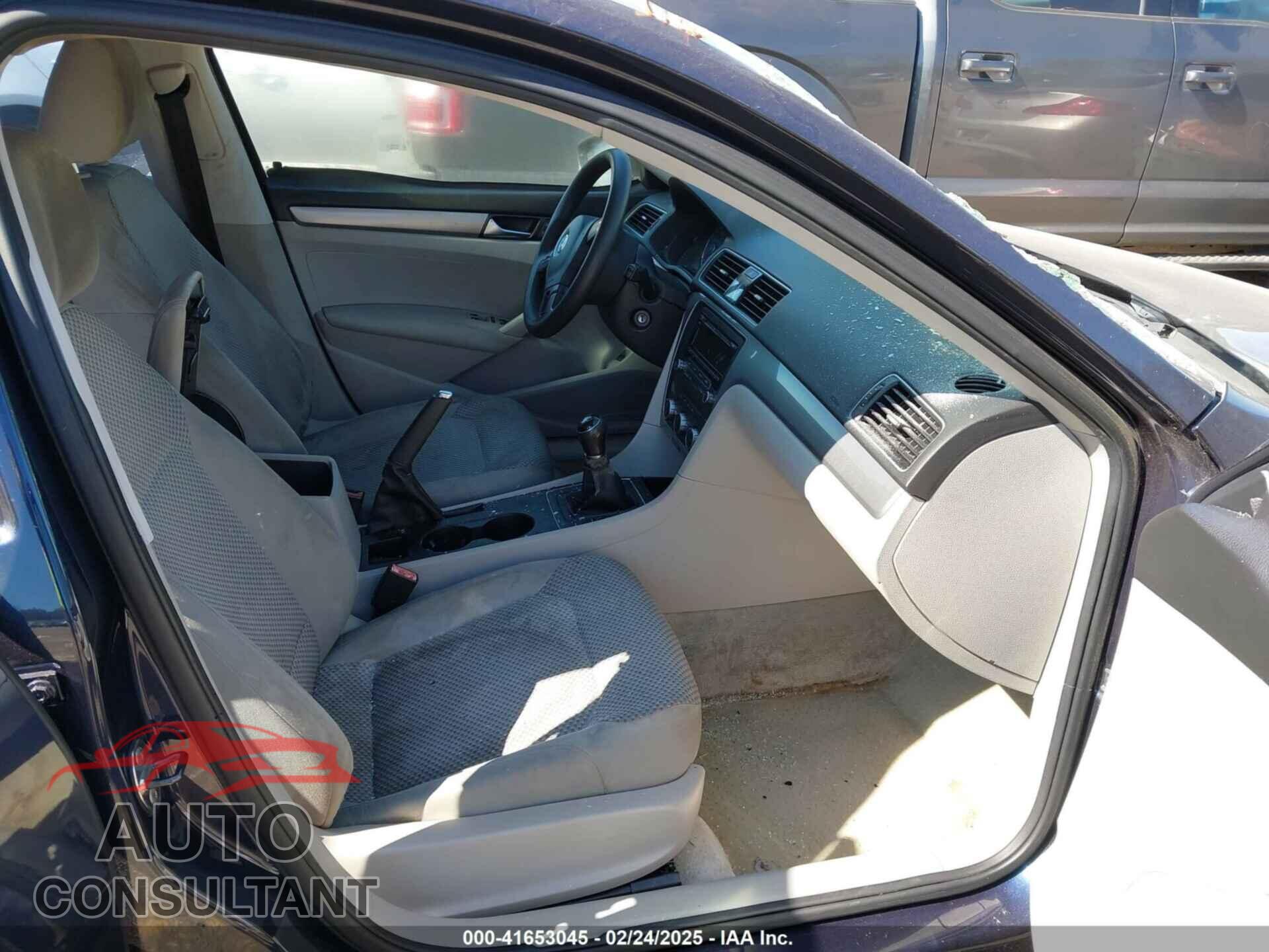 VOLKSWAGEN PASSAT 2012 - 1VWAP7A39CC100079