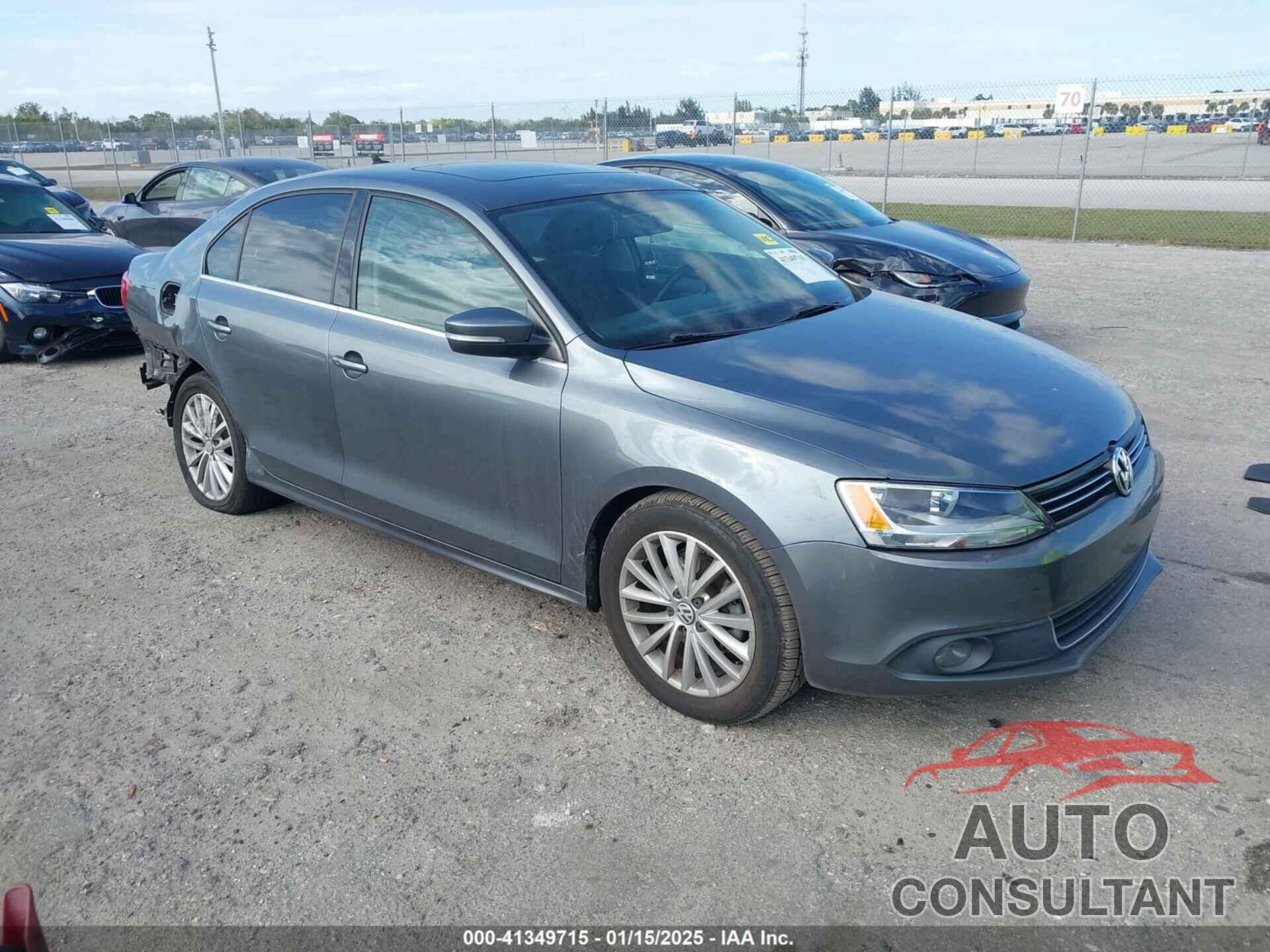 VOLKSWAGEN JETTA 2011 - 3VWLX7AJ5BM351301