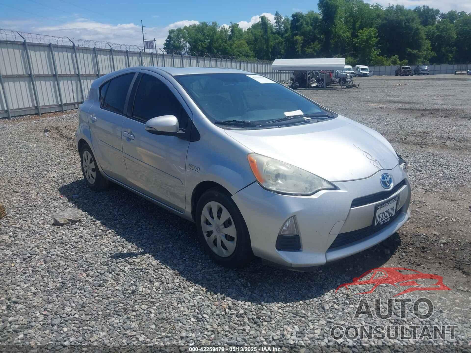 TOYOTA PRIUS C 2013 - JTDKDTB37D1037102