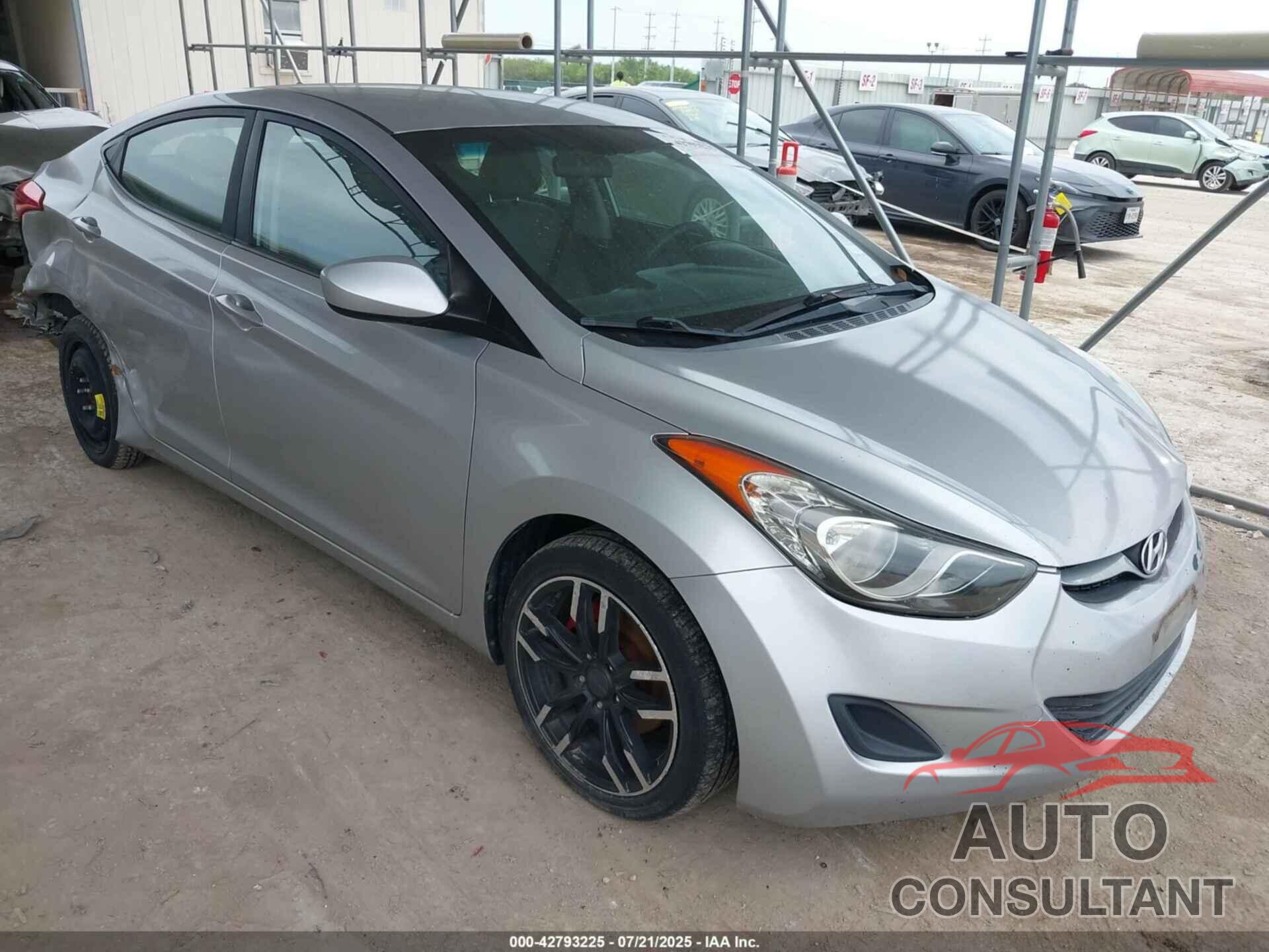 HYUNDAI ELANTRA 2012 - 5NPDH4AE5CH148339