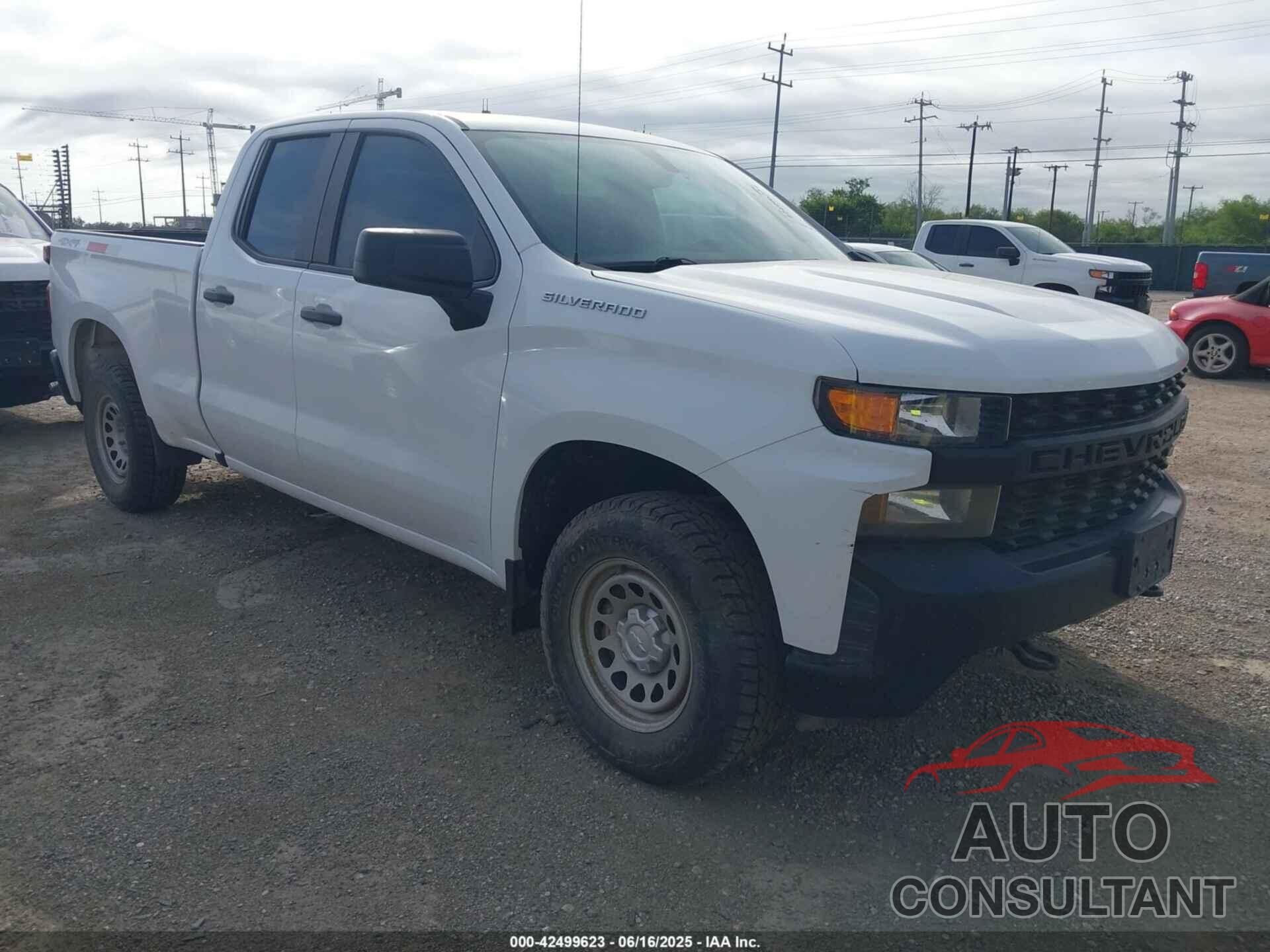 CHEVROLET SILVERADO 1500 2021 - 1GCRYAEF8MZ217607