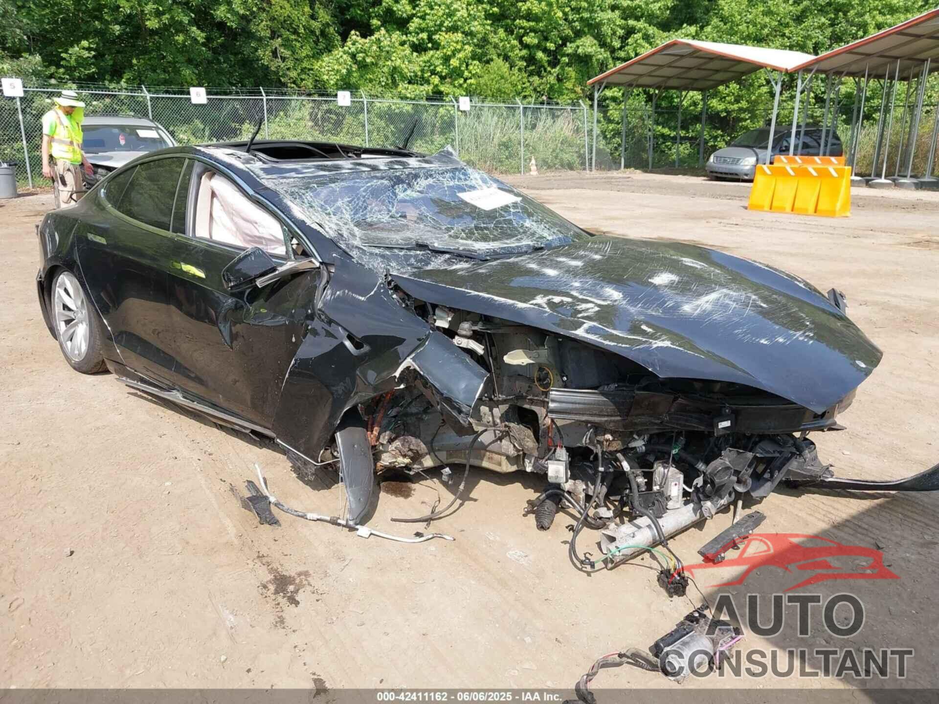 TESLA MODEL S 2018 - 5YJSA1E20JF285100