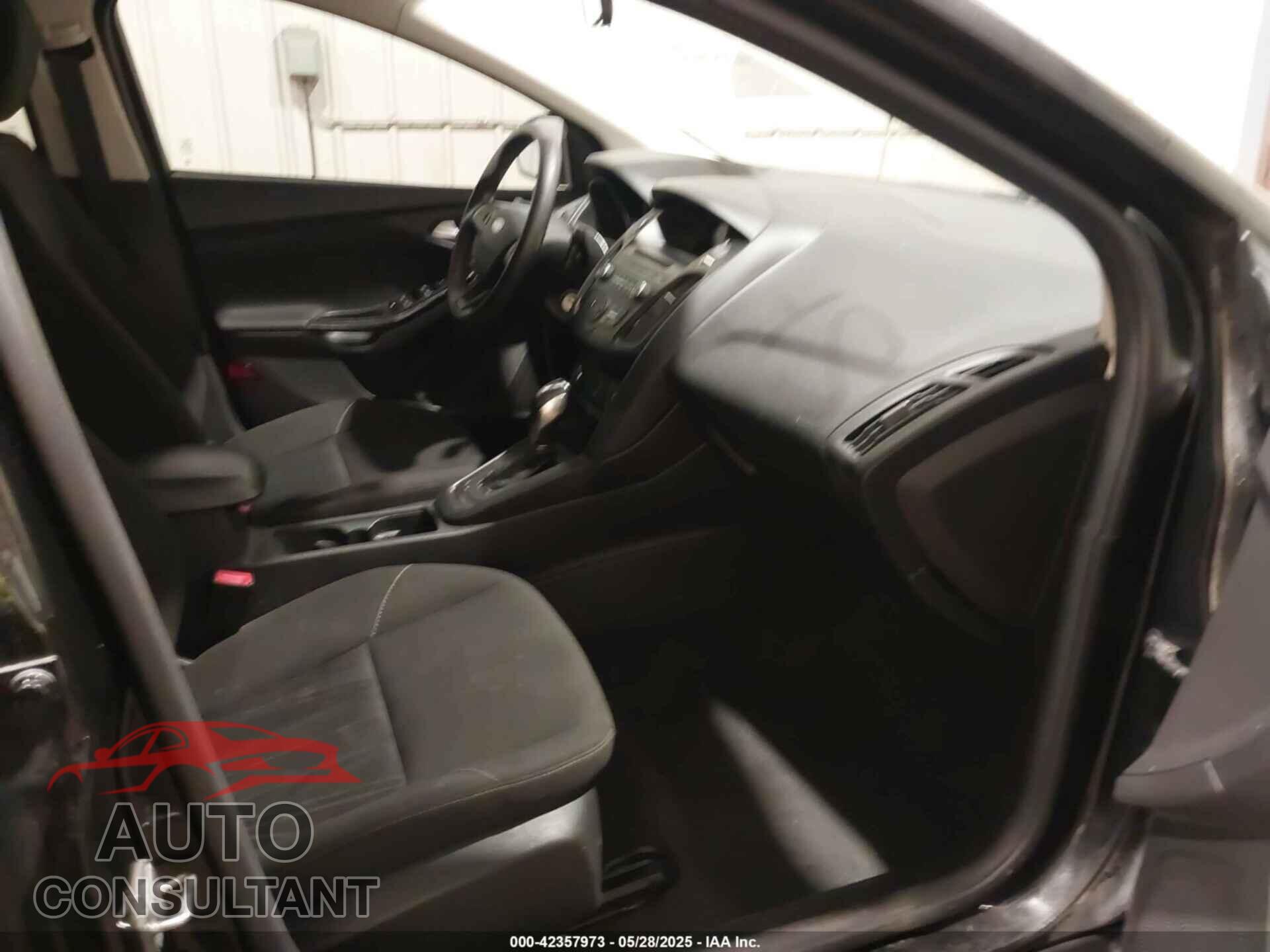FORD FOCUS 2015 - 1FADP3F29FL203084