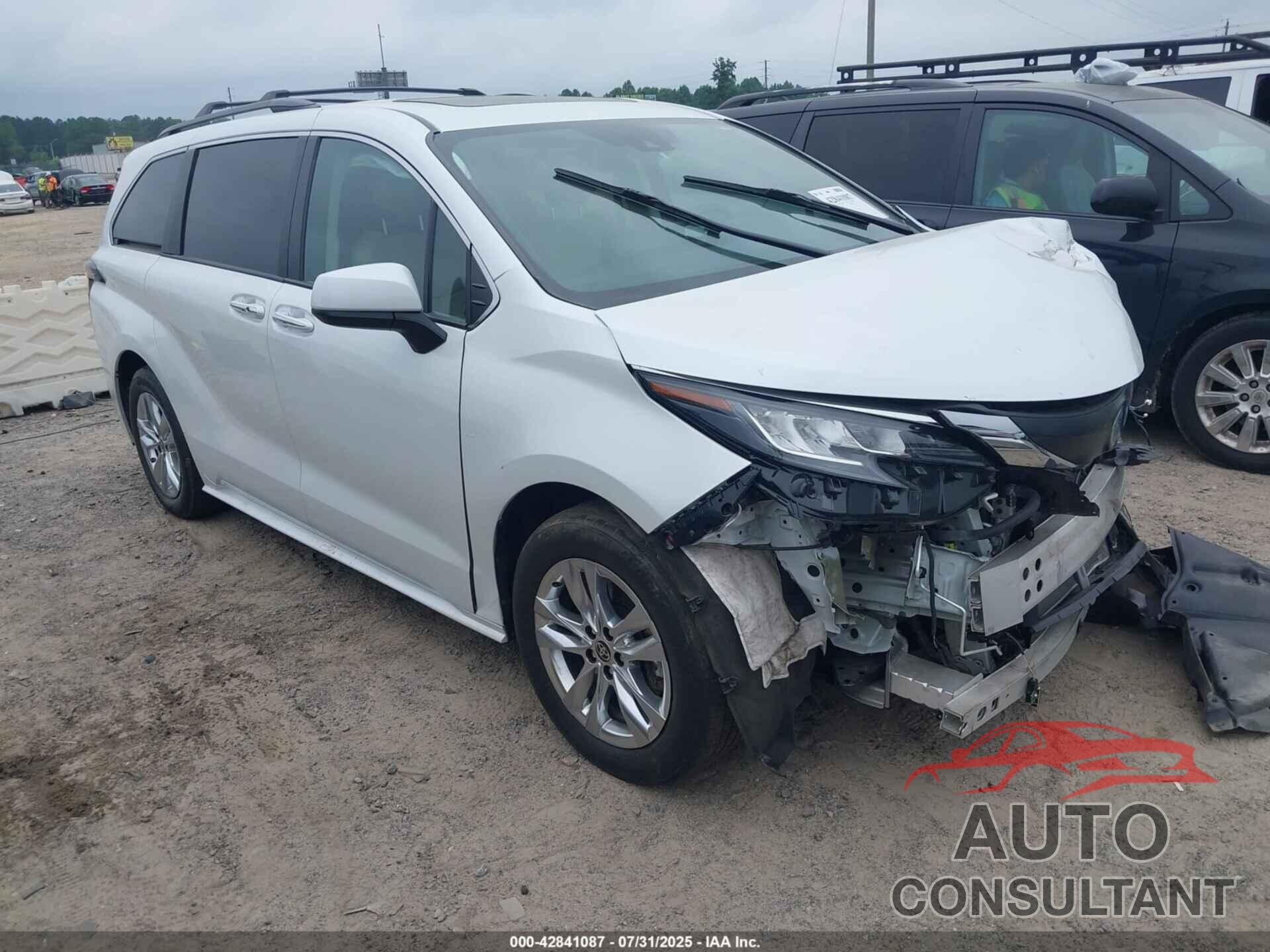 TOYOTA SIENNA 2022 - 5TDJRKEC7NS133903