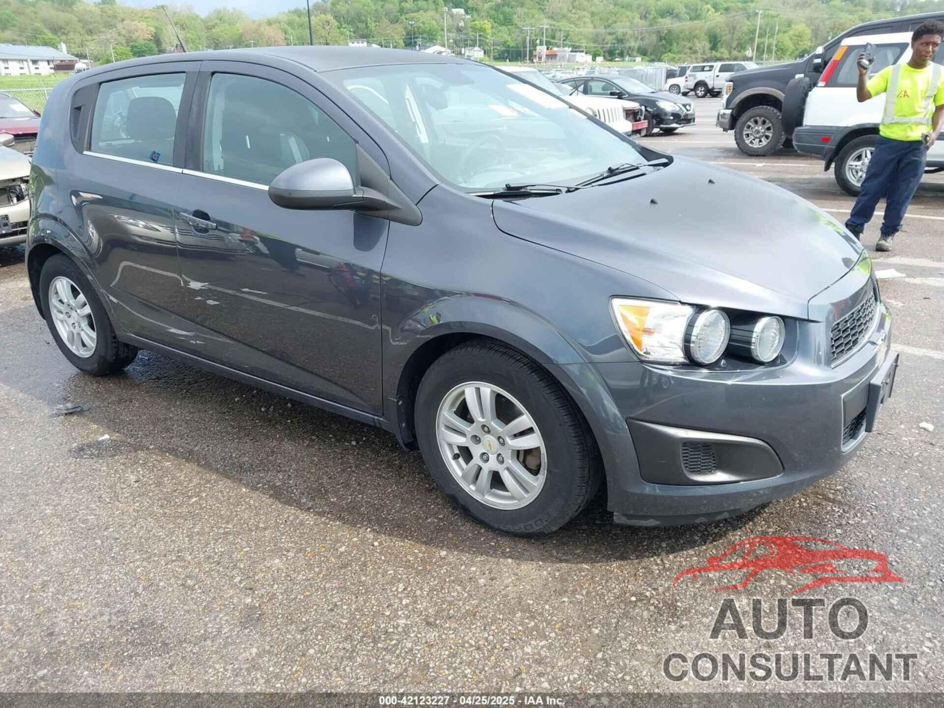 CHEVROLET SONIC 2012 - 1G1JC6SB6C4166946