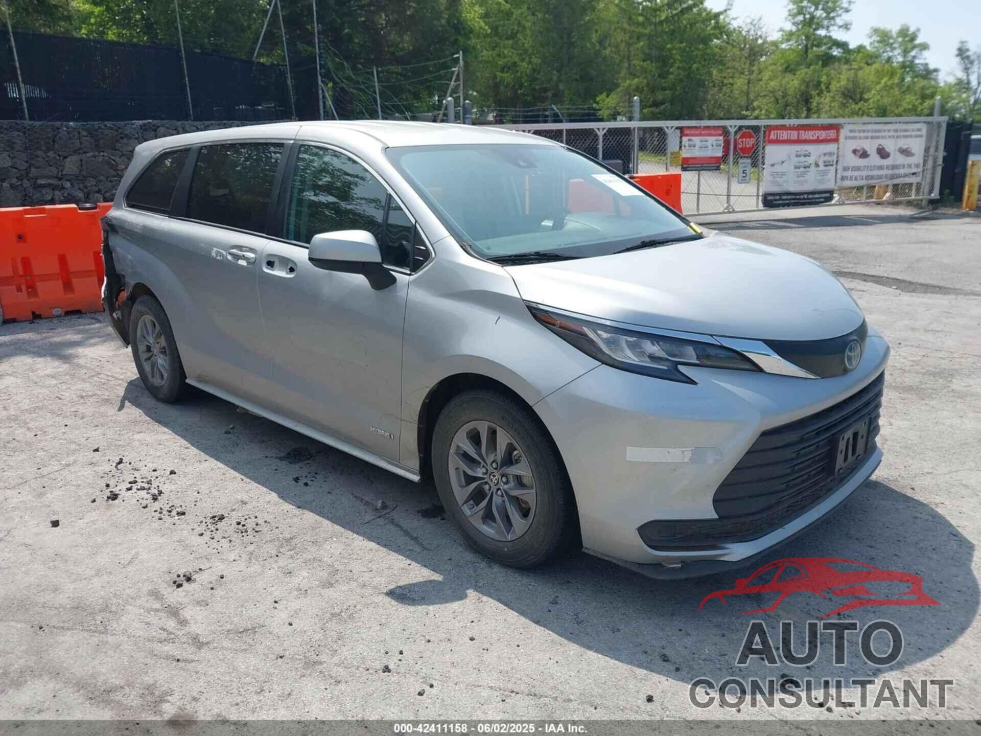 TOYOTA SIENNA 2021 - 5TDKSKFC9MS035607