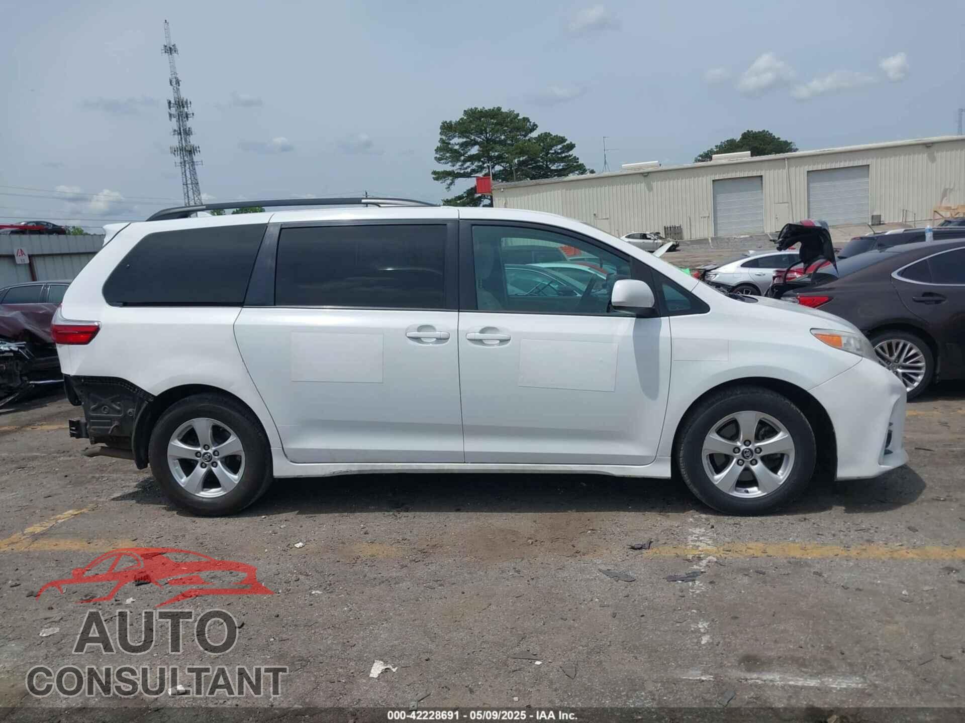 TOYOTA SIENNA 2018 - 5TDKZ3DC6JS909072