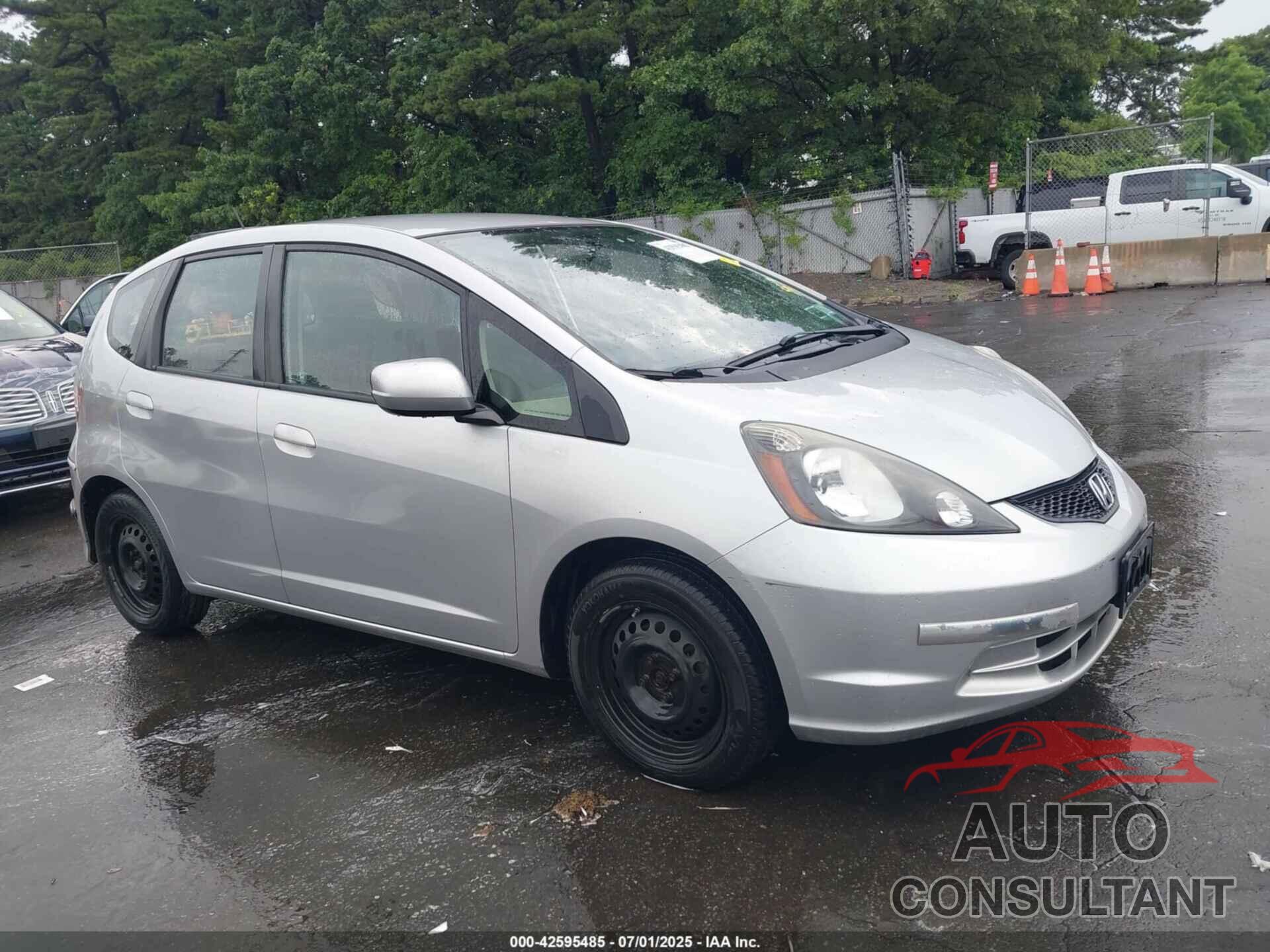 HONDA FIT 2013 - JHMGE8H38DC025258