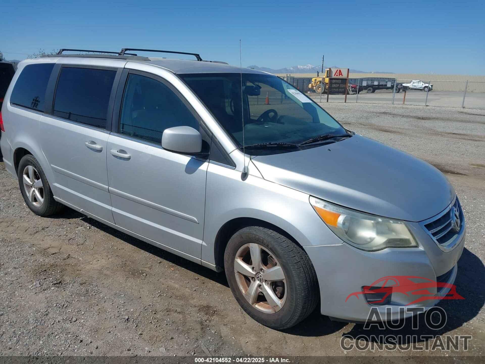 VOLKSWAGEN ROUTAN 2011 - 2V4RW3DG5BR804985