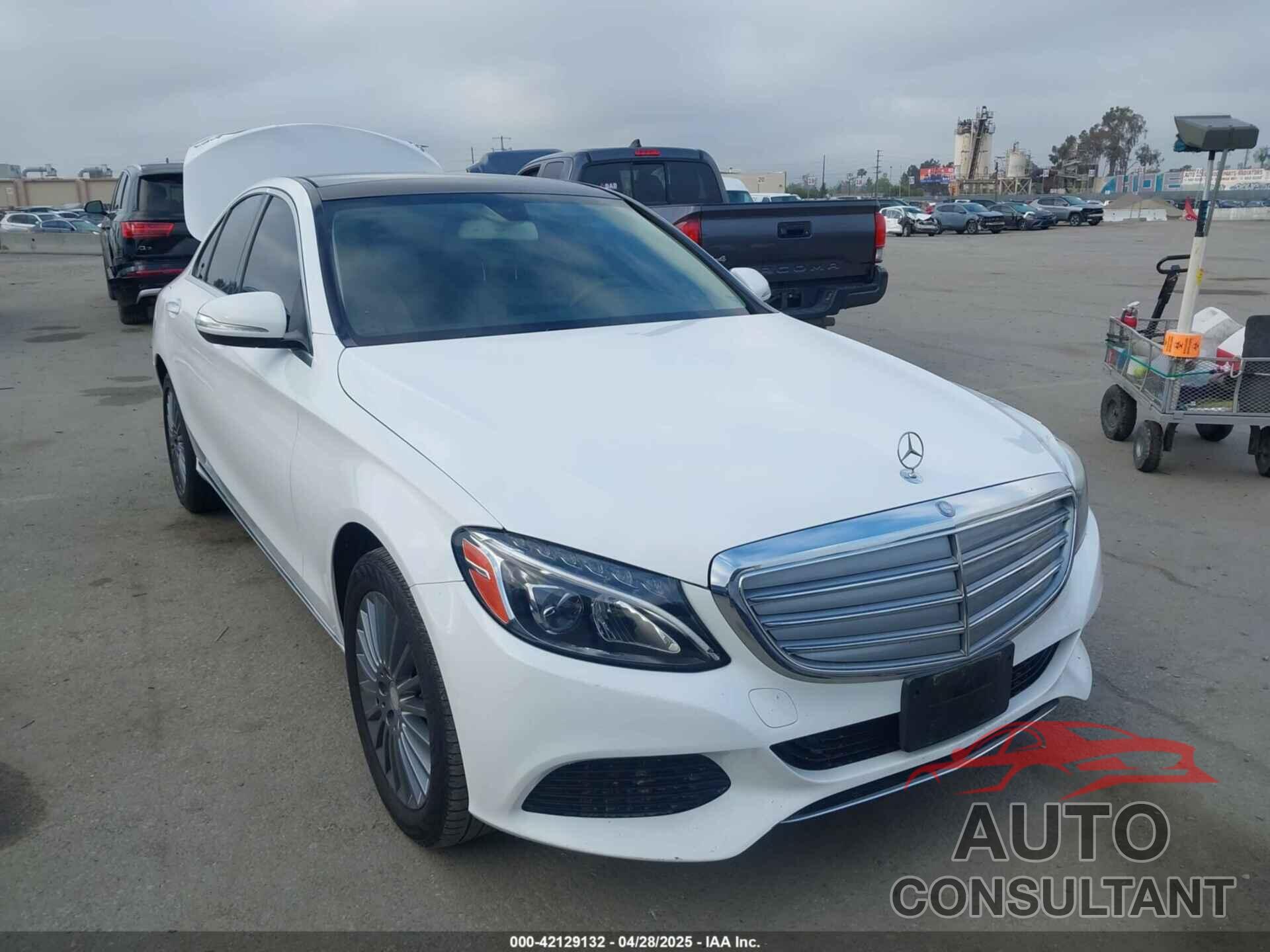 MERCEDES-BENZ C 300 2015 - 55SWF4KB8FU011559