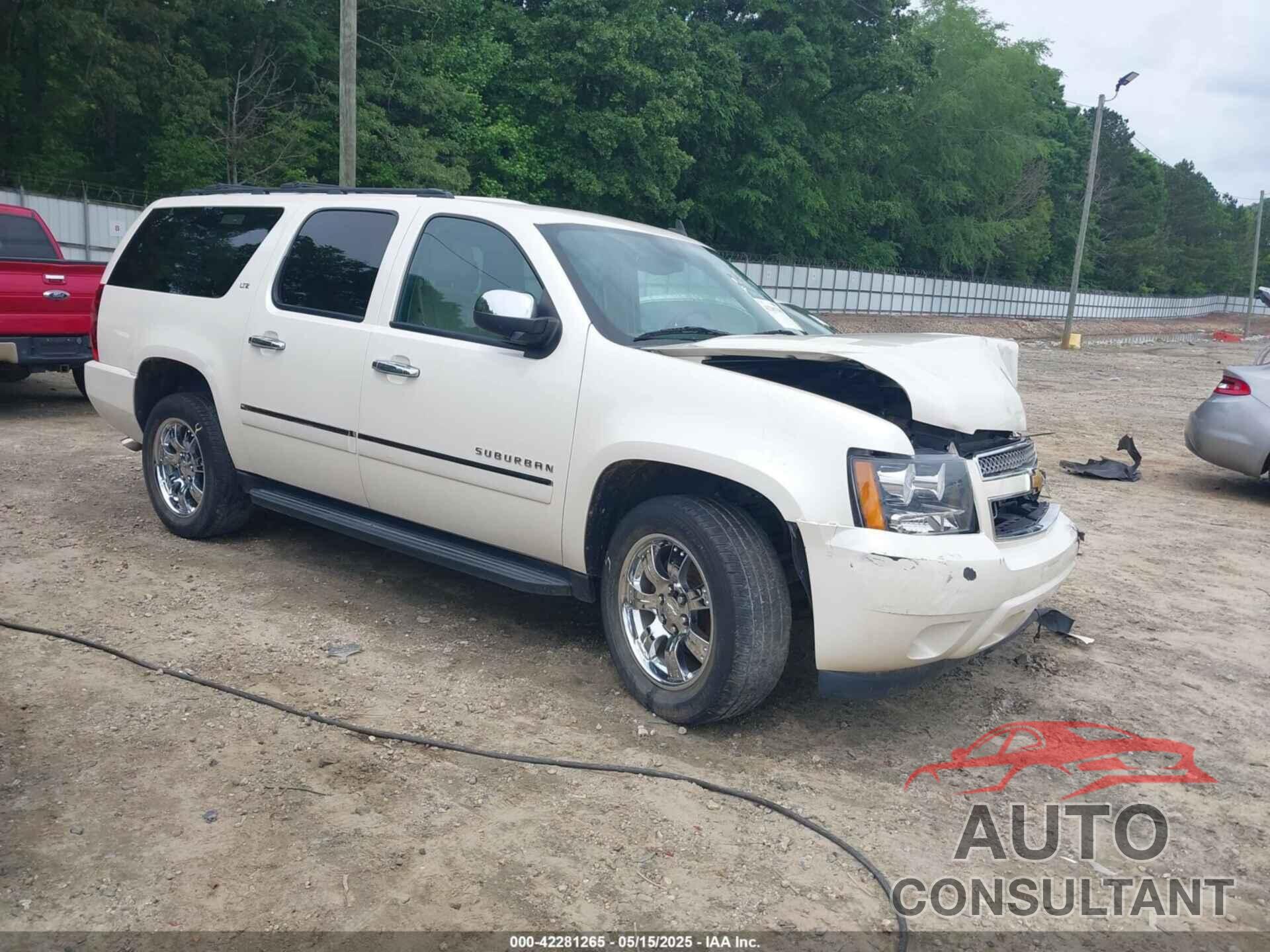 CHEVROLET SUBURBAN 1500 2013 - 1GNSCKE06DR374285