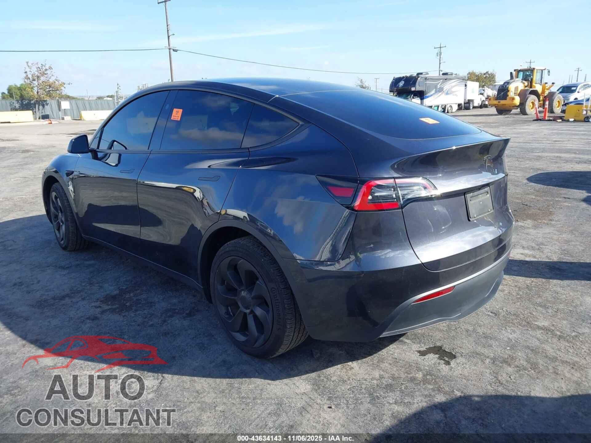 TESLA MODEL Y 2024 - 7SAYGAEE2RF080945