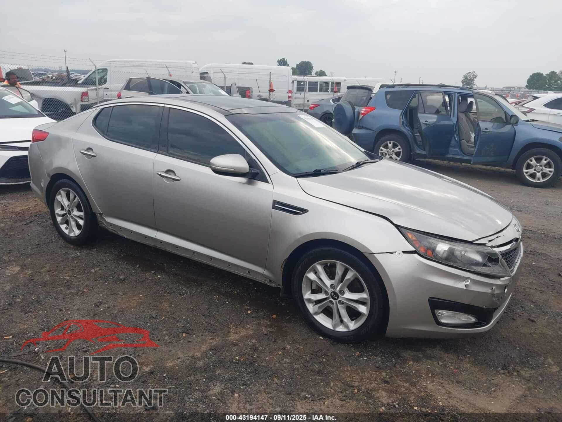 KIA OPTIMA 2011 - KNAGN4A67B5162477