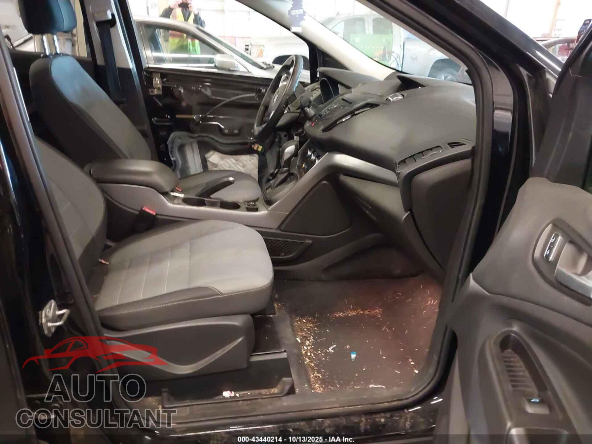 FORD ESCAPE 2016 - 1FMCU9G98GUA31019