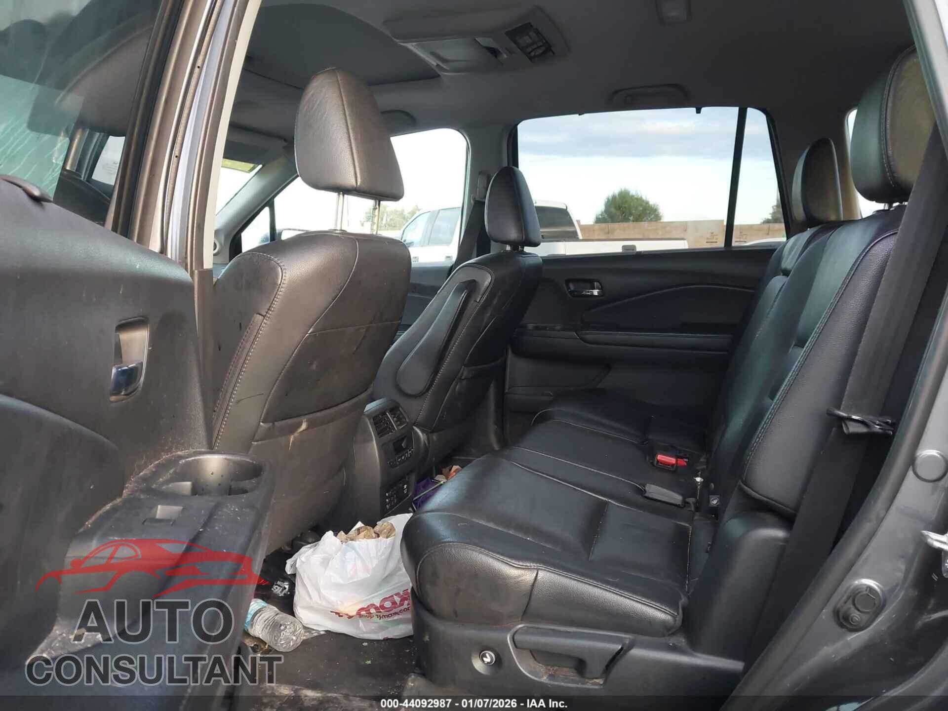 HONDA PILOT 2017 - 5FNYF5H96HB024236