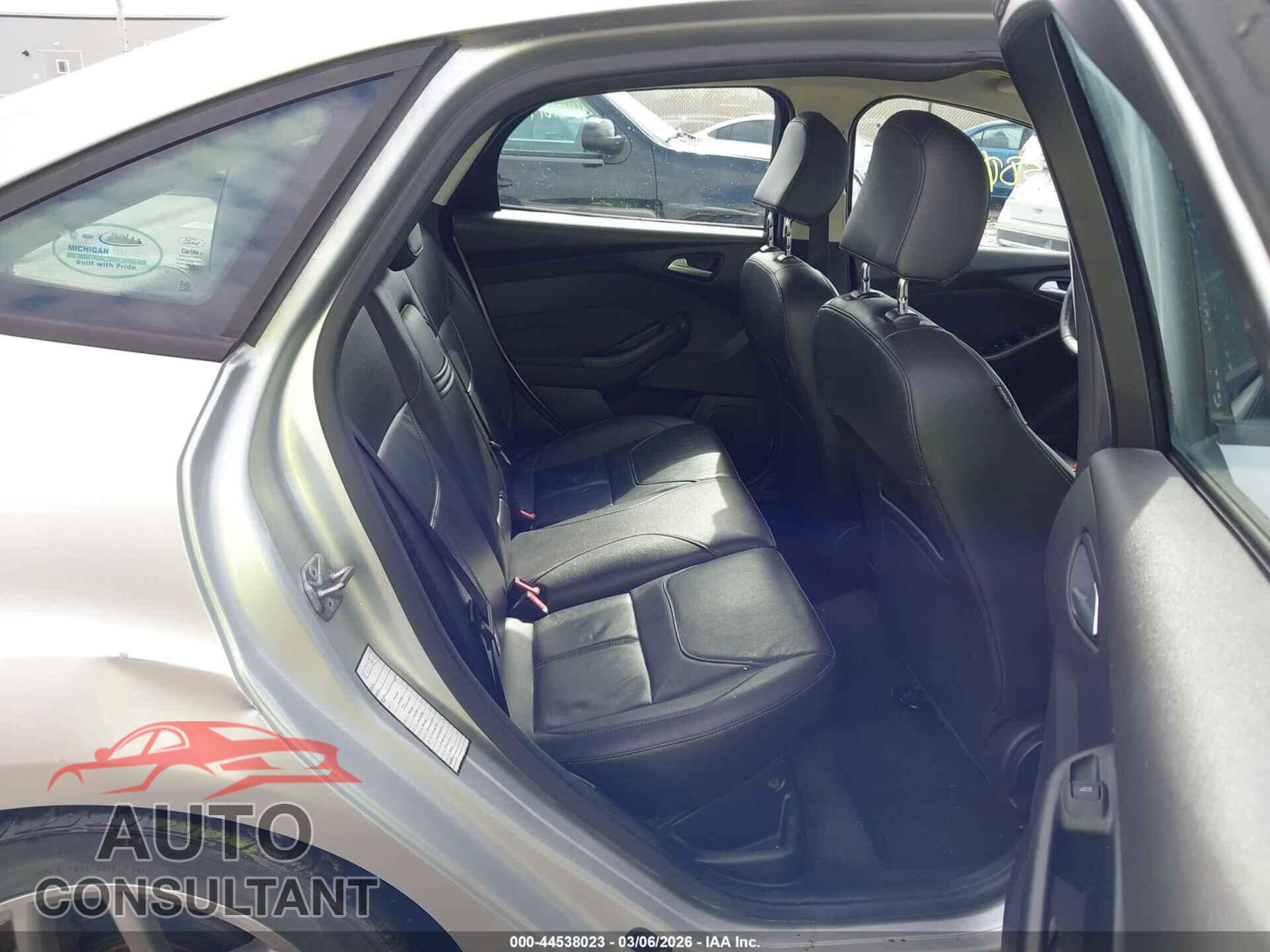 FORD FOCUS 2016 - 1FADP3F22GL235375