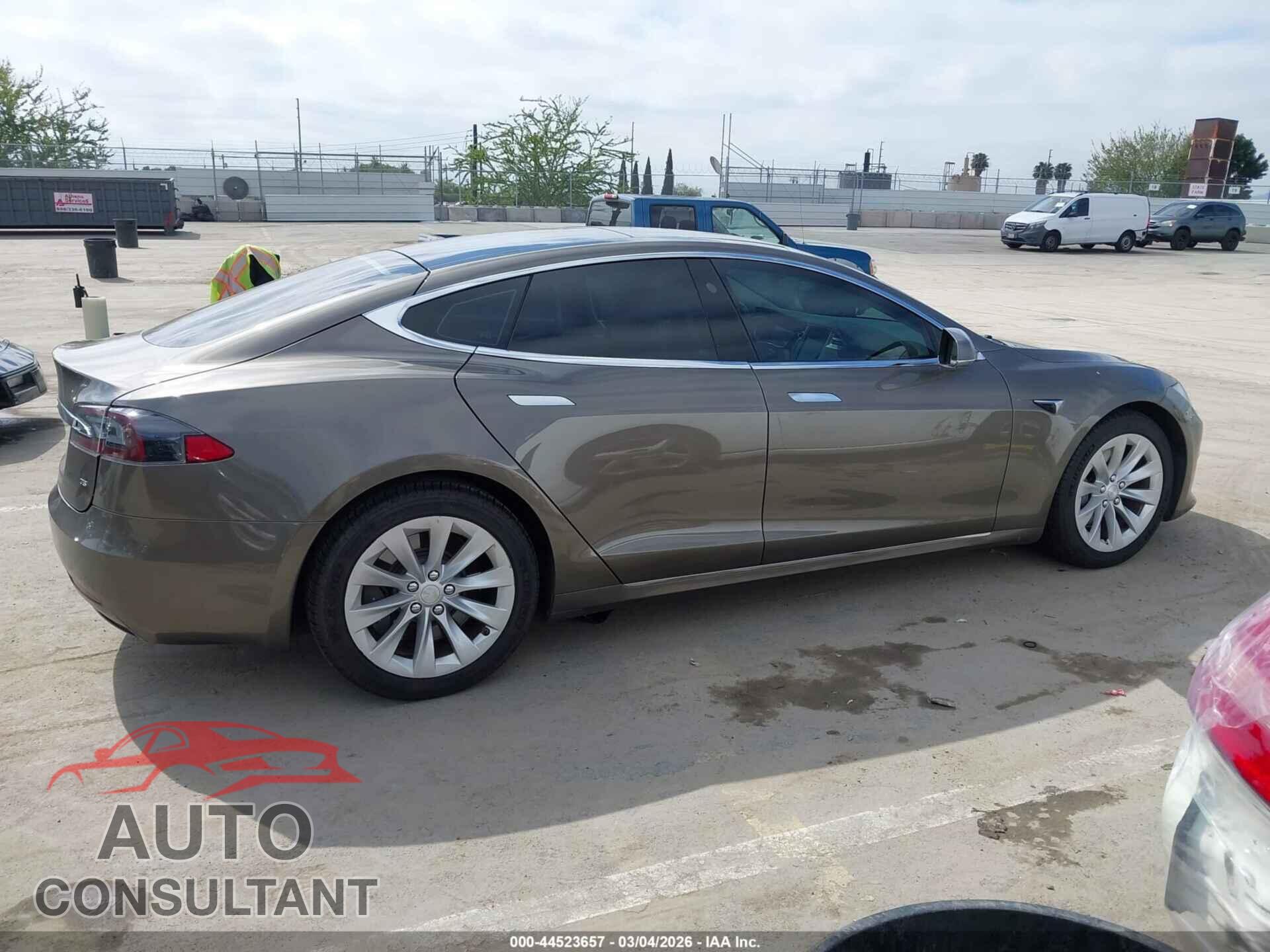 TESLA MODEL S 2016 - 5YJSA1E18GF161012