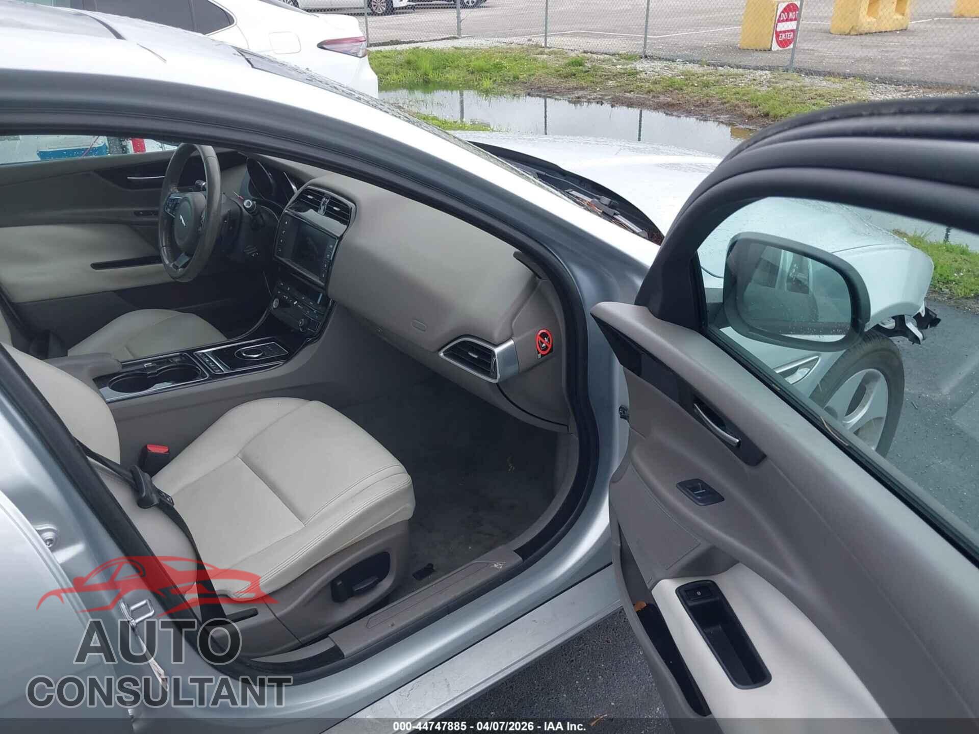 JAGUAR XE 2017 - SAJAR4BG5HA973264