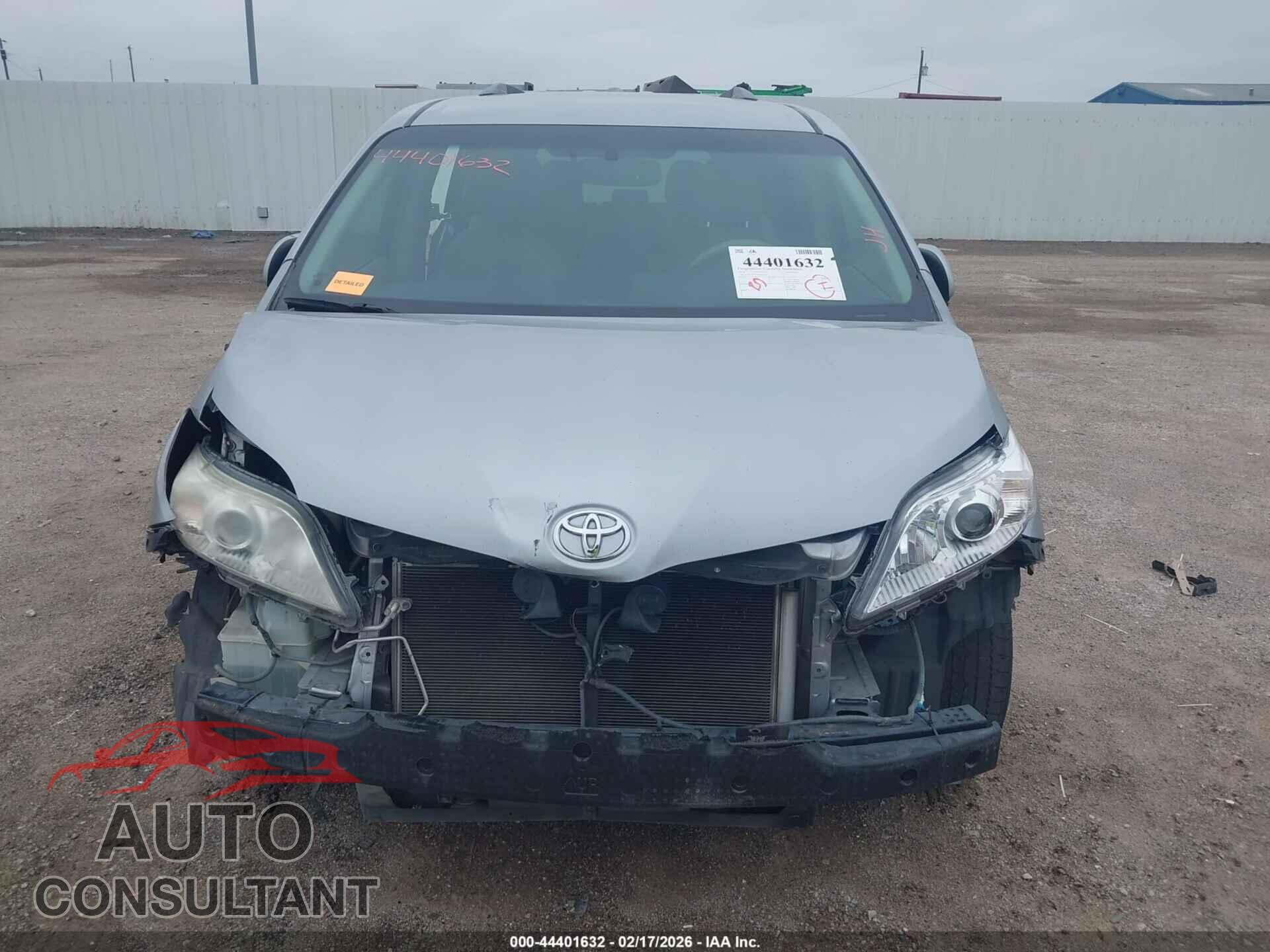 TOYOTA SIENNA 2011 - 5TDKK3DC8BS173385