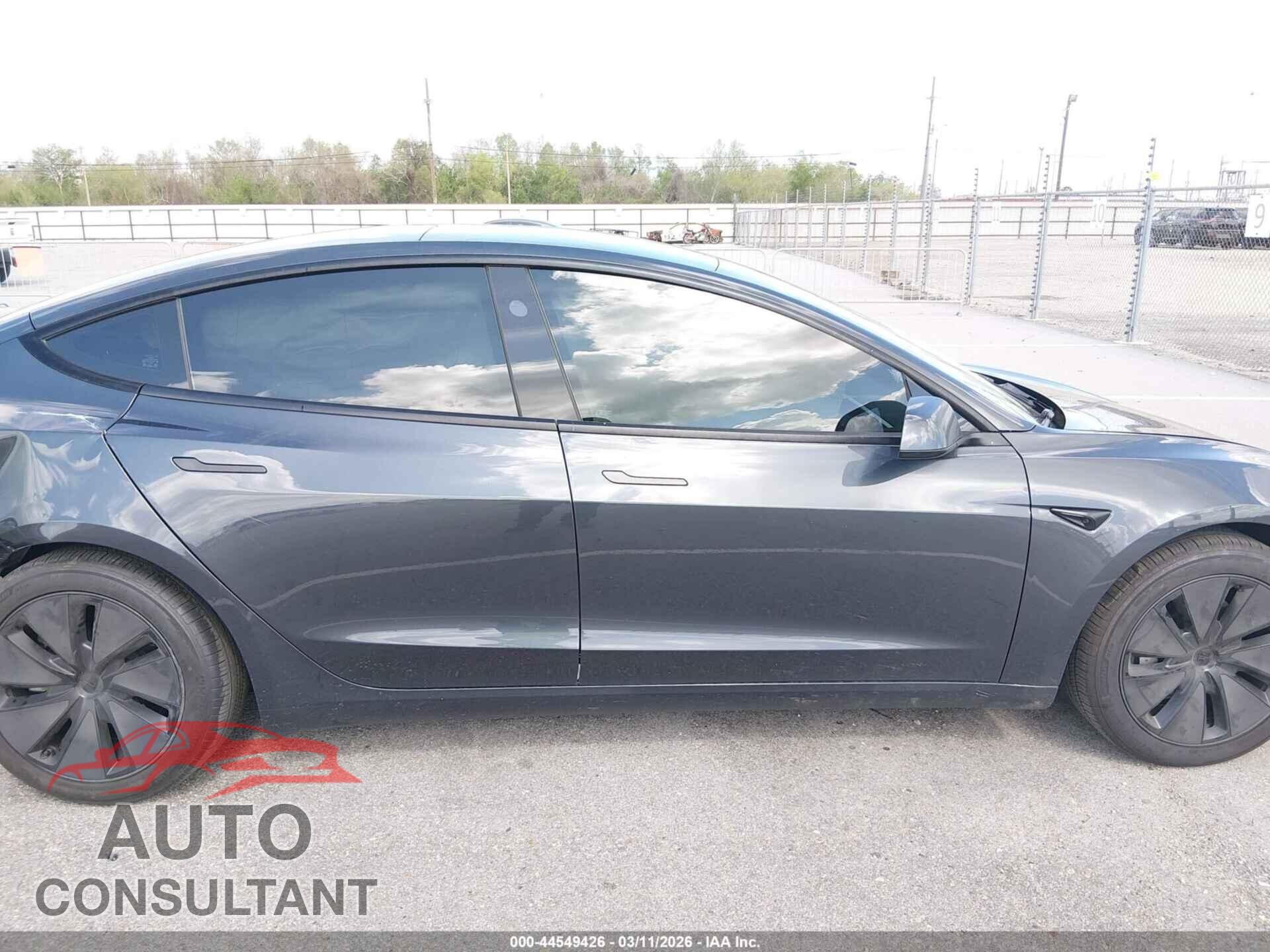 TESLA MODEL 3 2024 - 5YJ3E1EB7RF717248