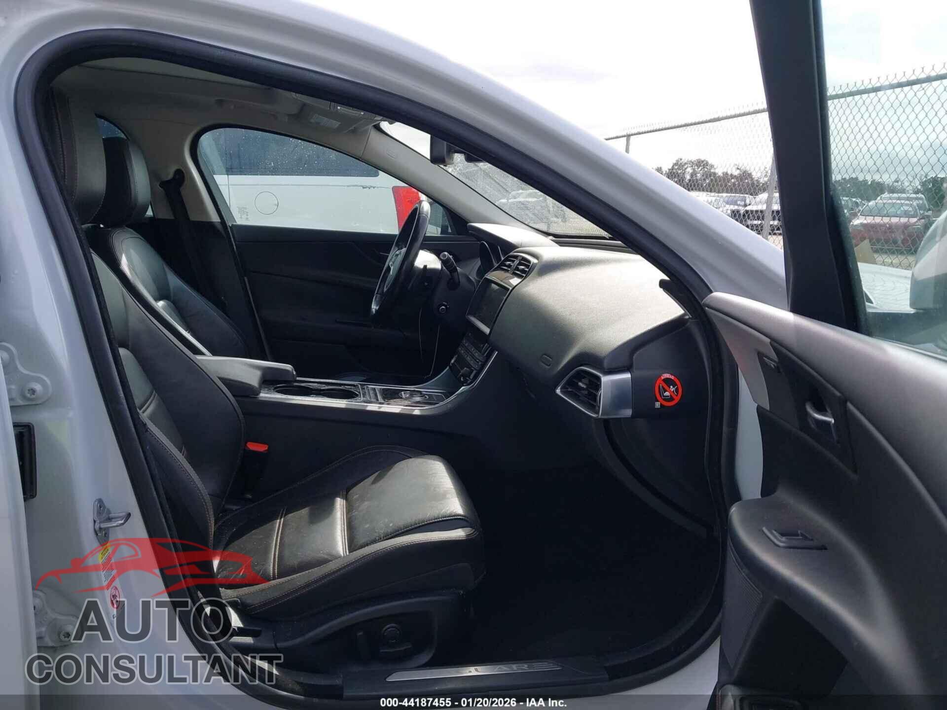 JAGUAR XE 2017 - SAJAE4BVXHA961749