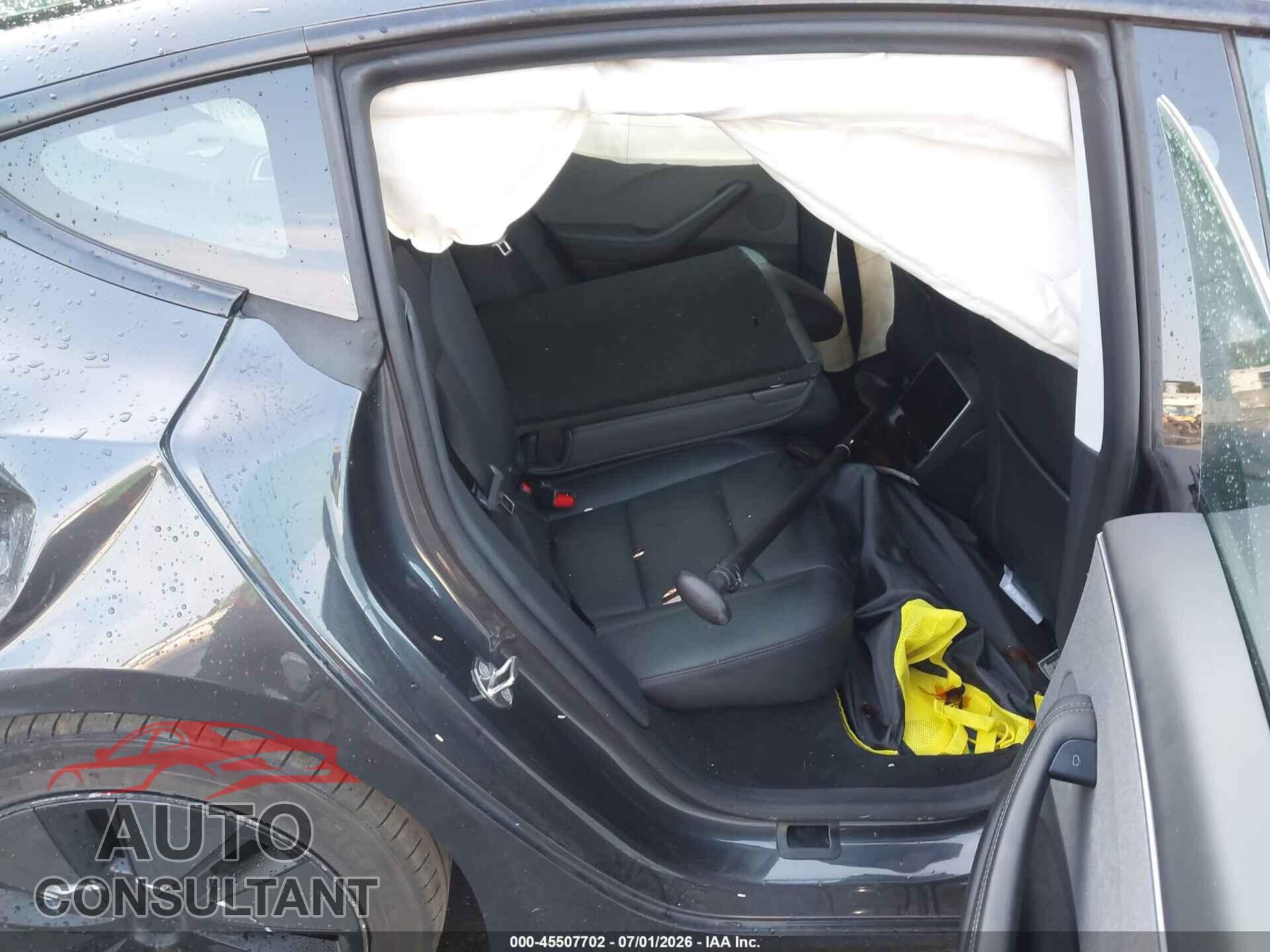 TESLA MODEL 3 2024 - 5YJ3E1EA5RF772238
