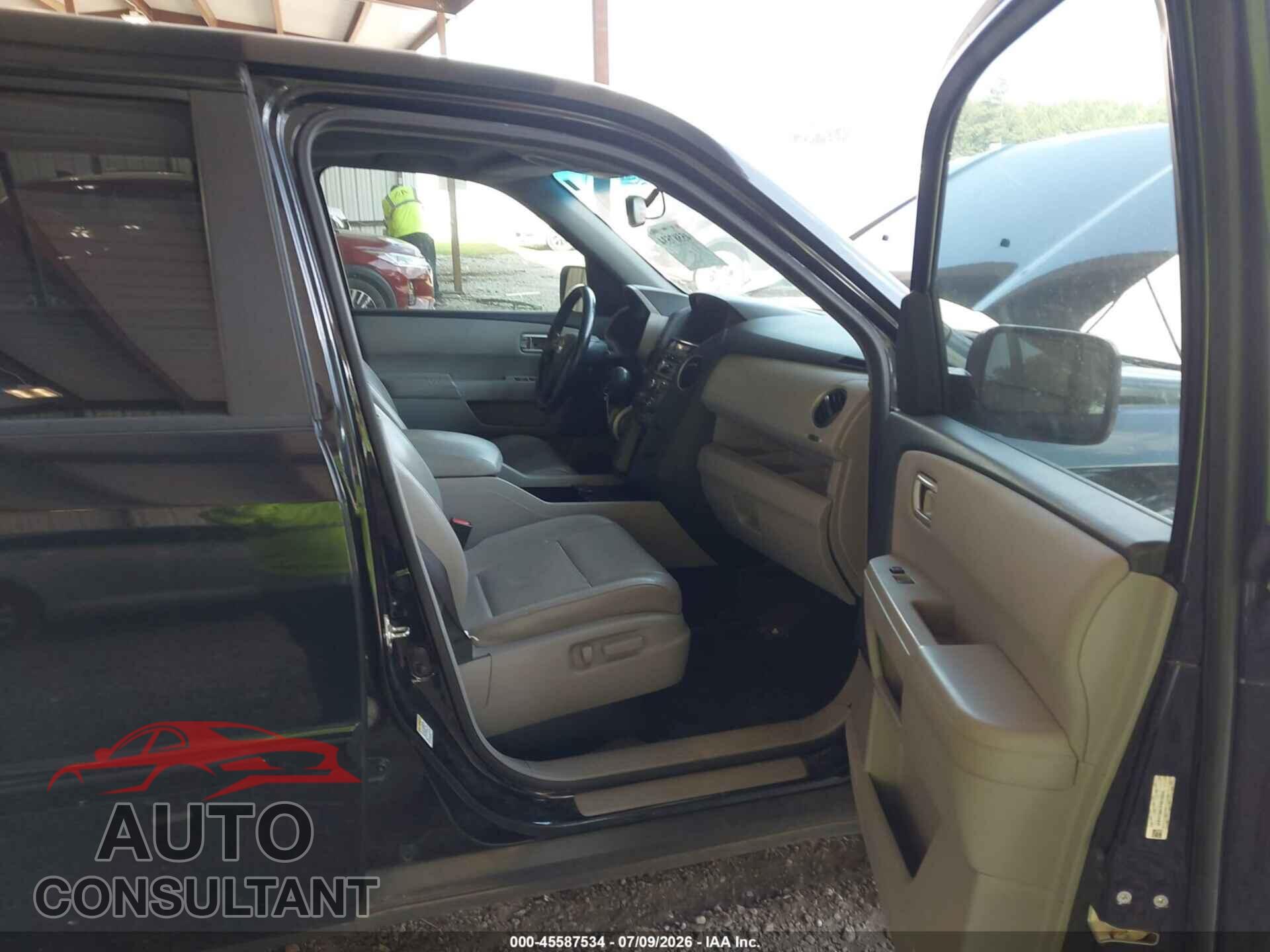 HONDA PILOT 2015 - 5FNYF3H57FB012045